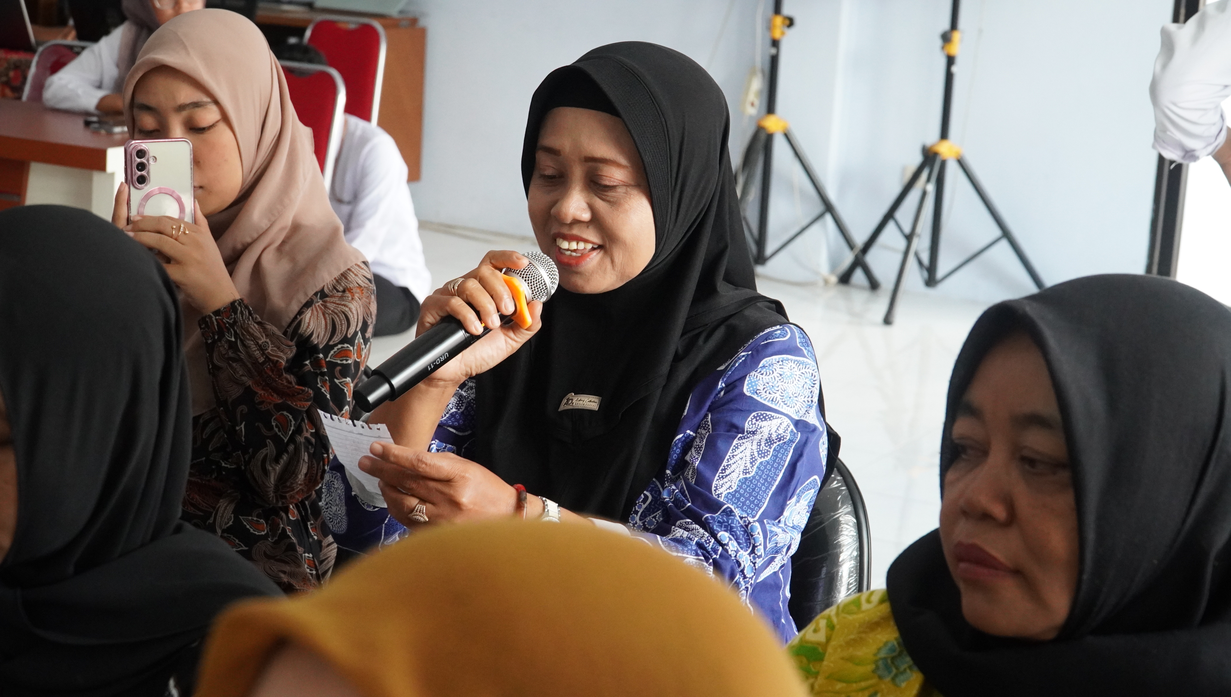 29 Oktober 2025 - Sarasehan Nilai-nilai PANCASILA dan Wawasan Kebangsaan kepada Tokoh Masyarakat Kelurahan Klampok di Aula Kesbangpol