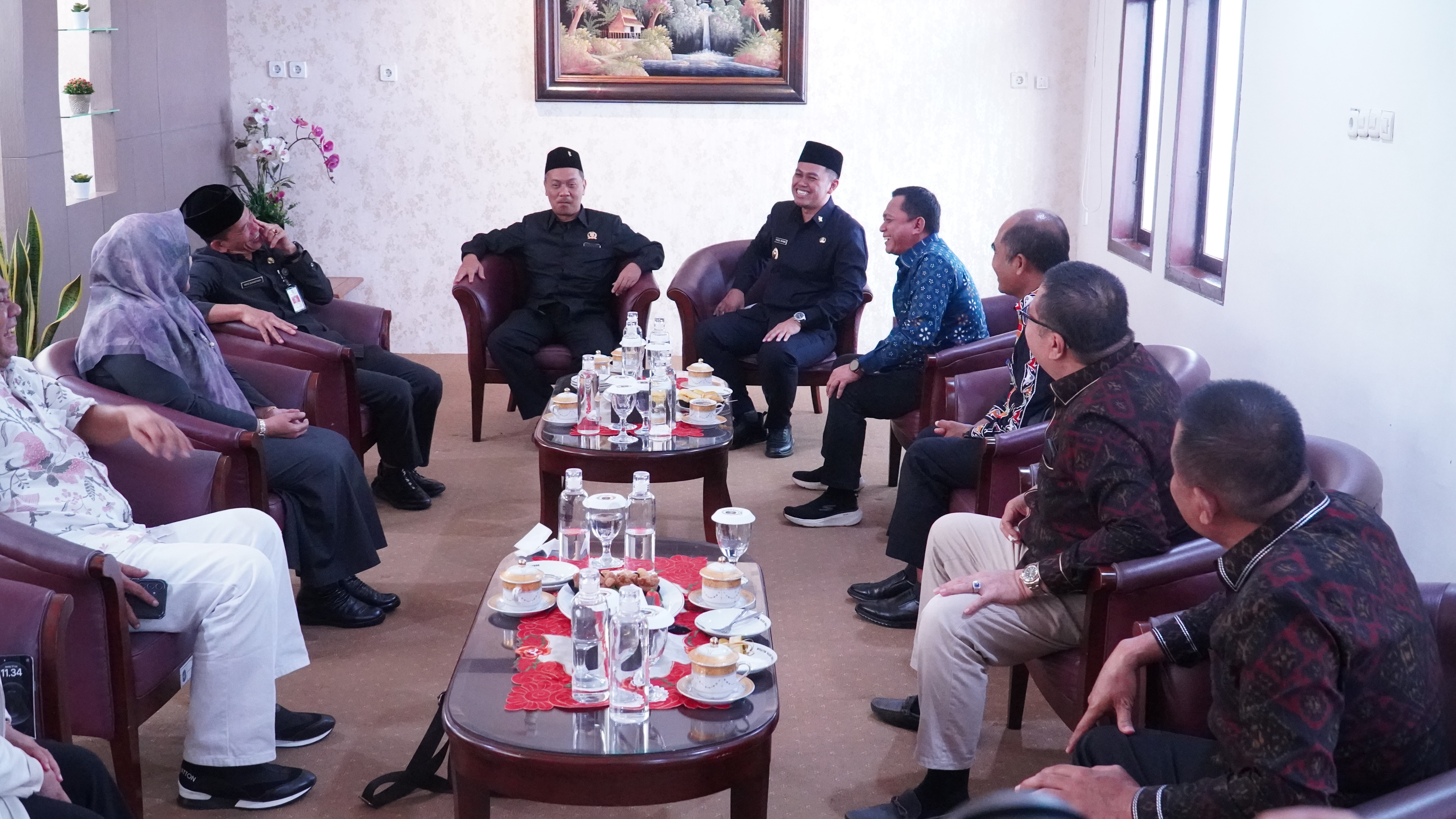 17 Juli 2025-Penerimaan Kunjungan DPN ASDEKSI di Ruang Transit Kantor DPRD