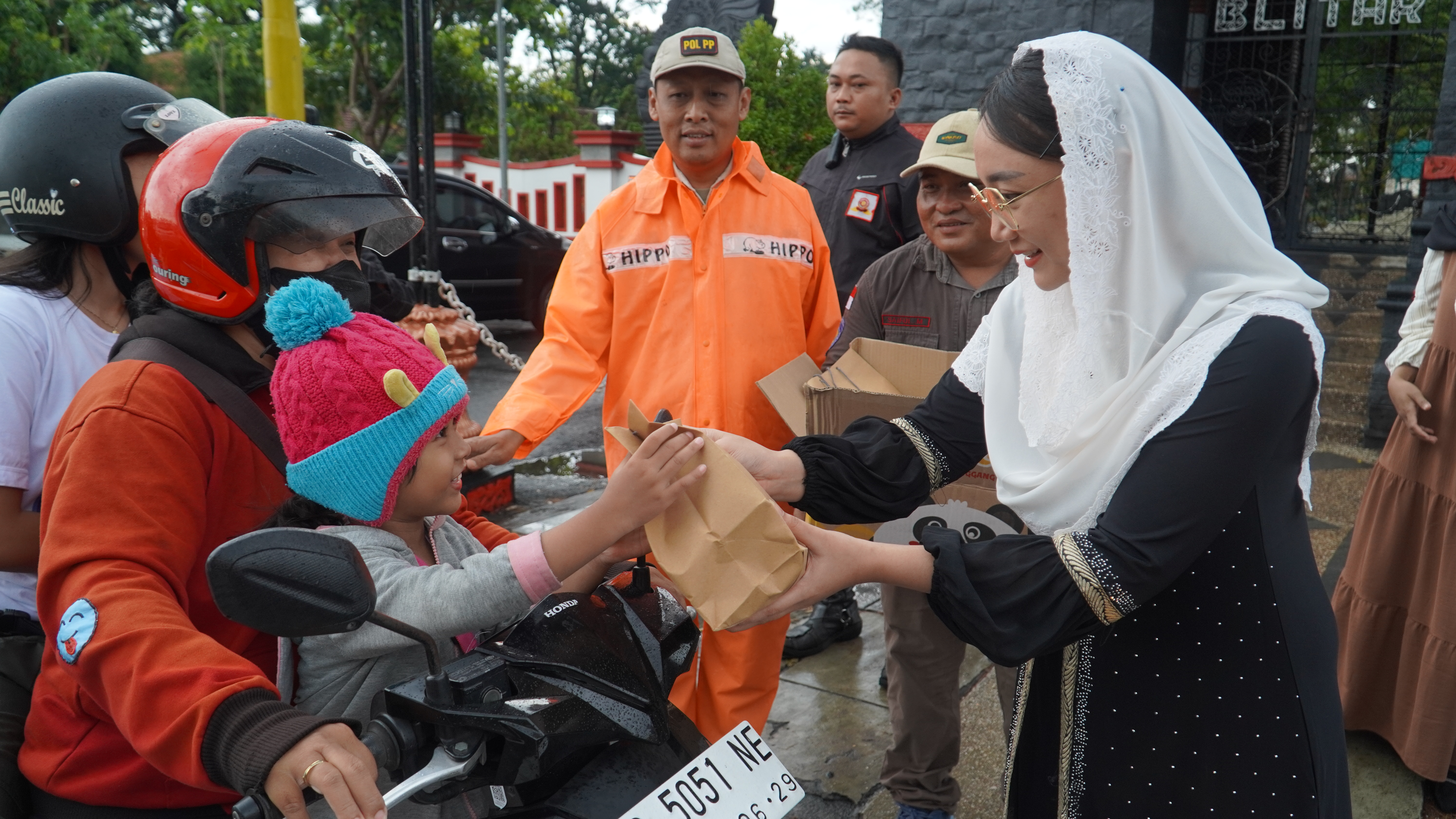16 Maret 2025 - Pembagian Takjil bersama Komunitas RX KING Jatim Blitar di depan TMP R WIJAYA