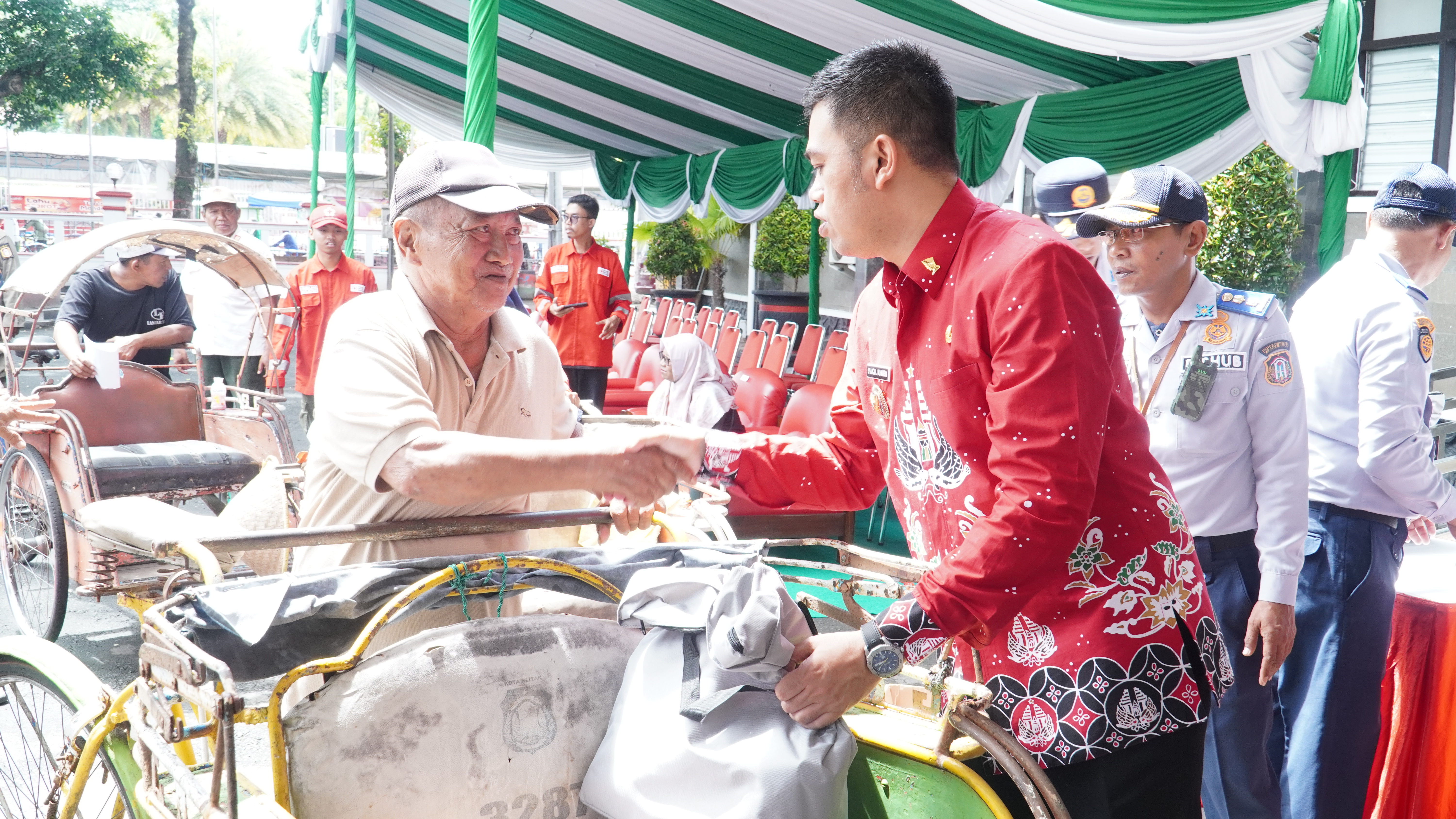 20 Maret 2025 - Penyerahan bingkisan untuk JUKIR &amp;amp; ABANG BECAK (gelombang 1)