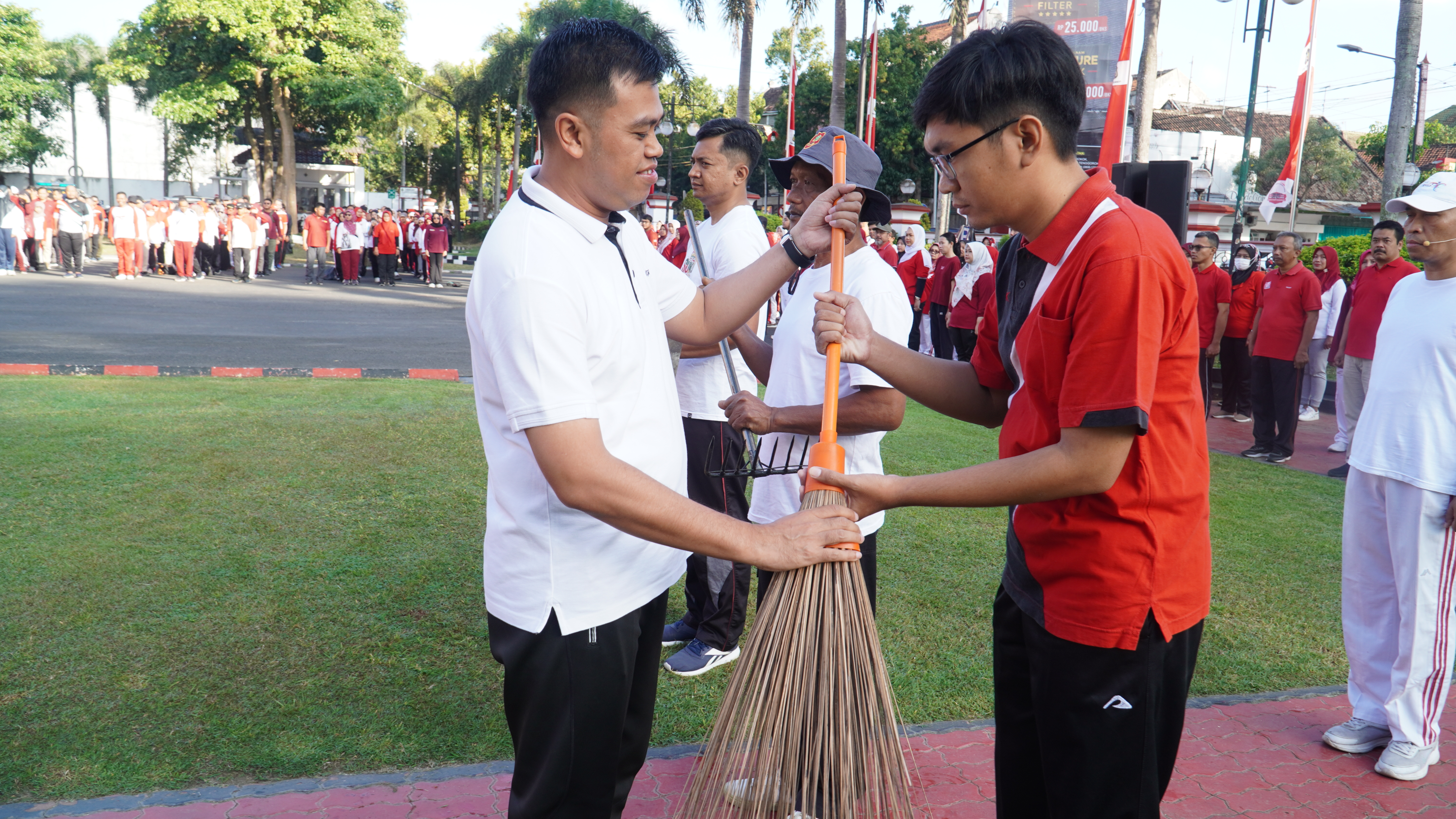 1 Agustus 2025-Senam bersama ASN Pemkot Blitar &amp;amp; Apel Gabungan Pengarahan Walikota Blitar tentang Bhakti Sosial Kerja Bakti