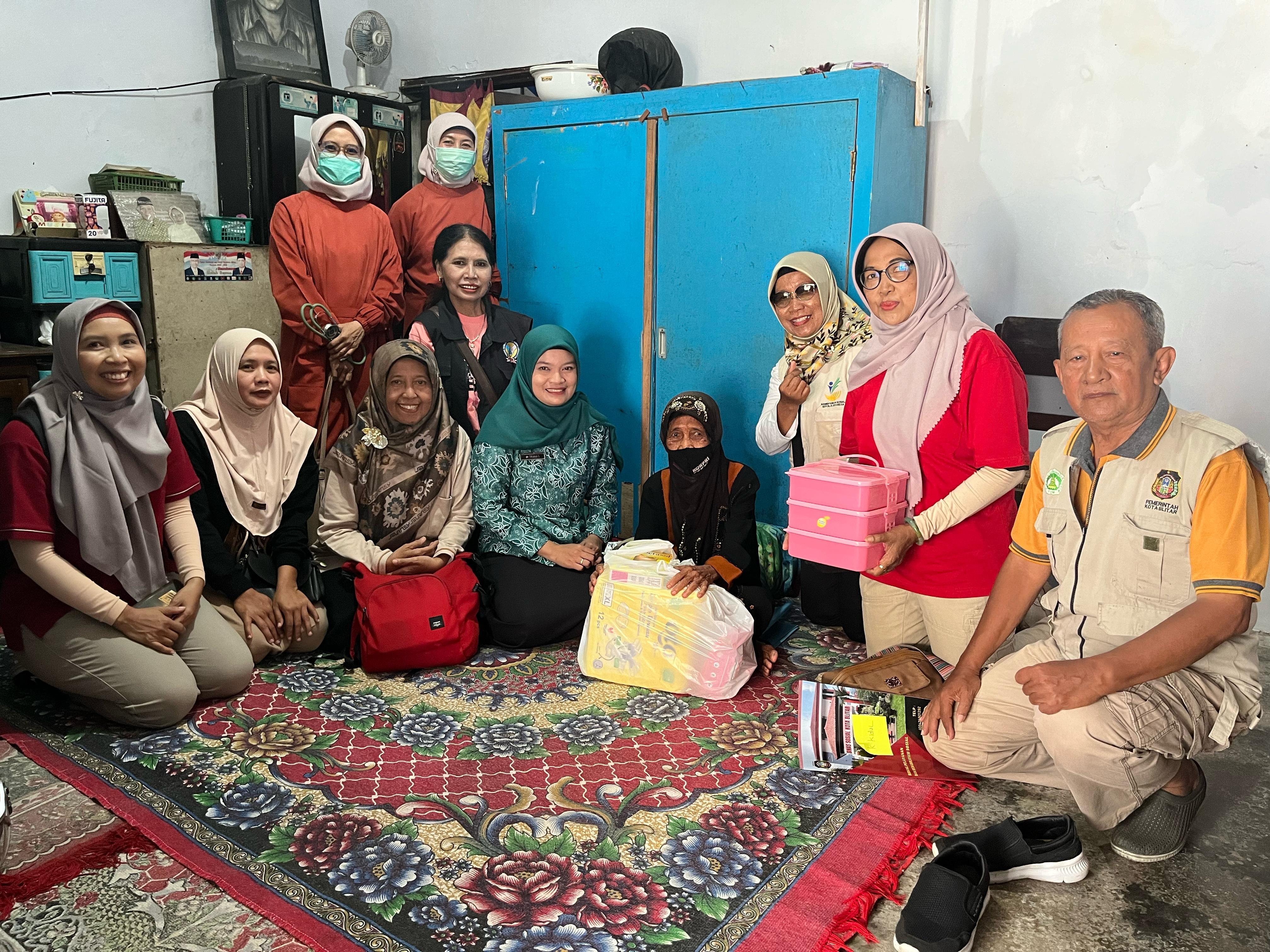 21 Maret 2025 - Pembagian BERKAT SAE untuk lansia (bu Boinem sekorejo, Bpk Hariyanto Plosokerep, Bu Ginah Kauman)