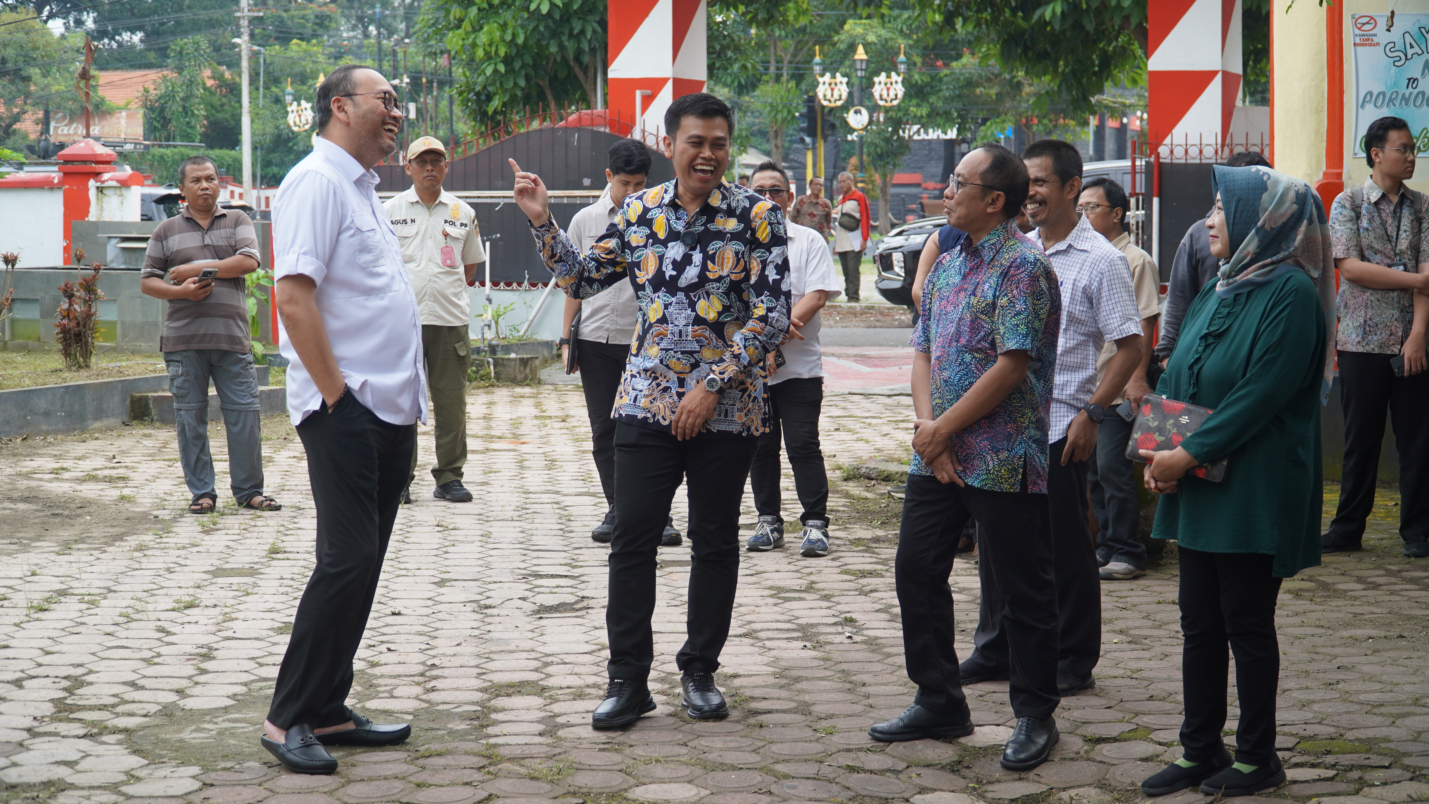 17 Mei 2025 - Kunjungan SEKJEN KEMENSOS RI  Bapak Roben Ricco di exs SMPN 6 &amp;amp; Lapangan Kauman