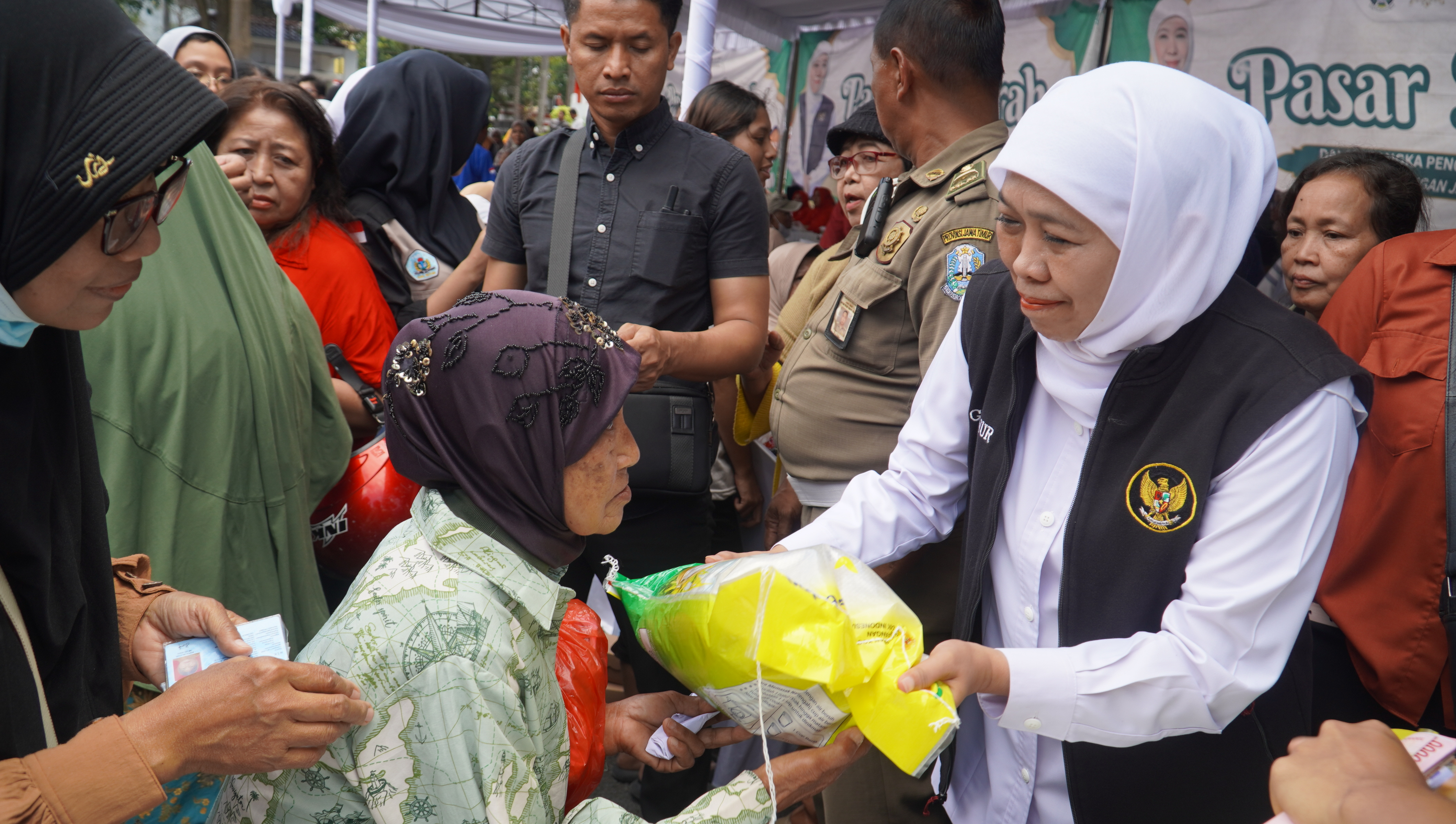 26 Agustus 2025-Tinjau PASAR MURAH bersama Gubenur Jatim di Halaman Kantor Walikota Blitar