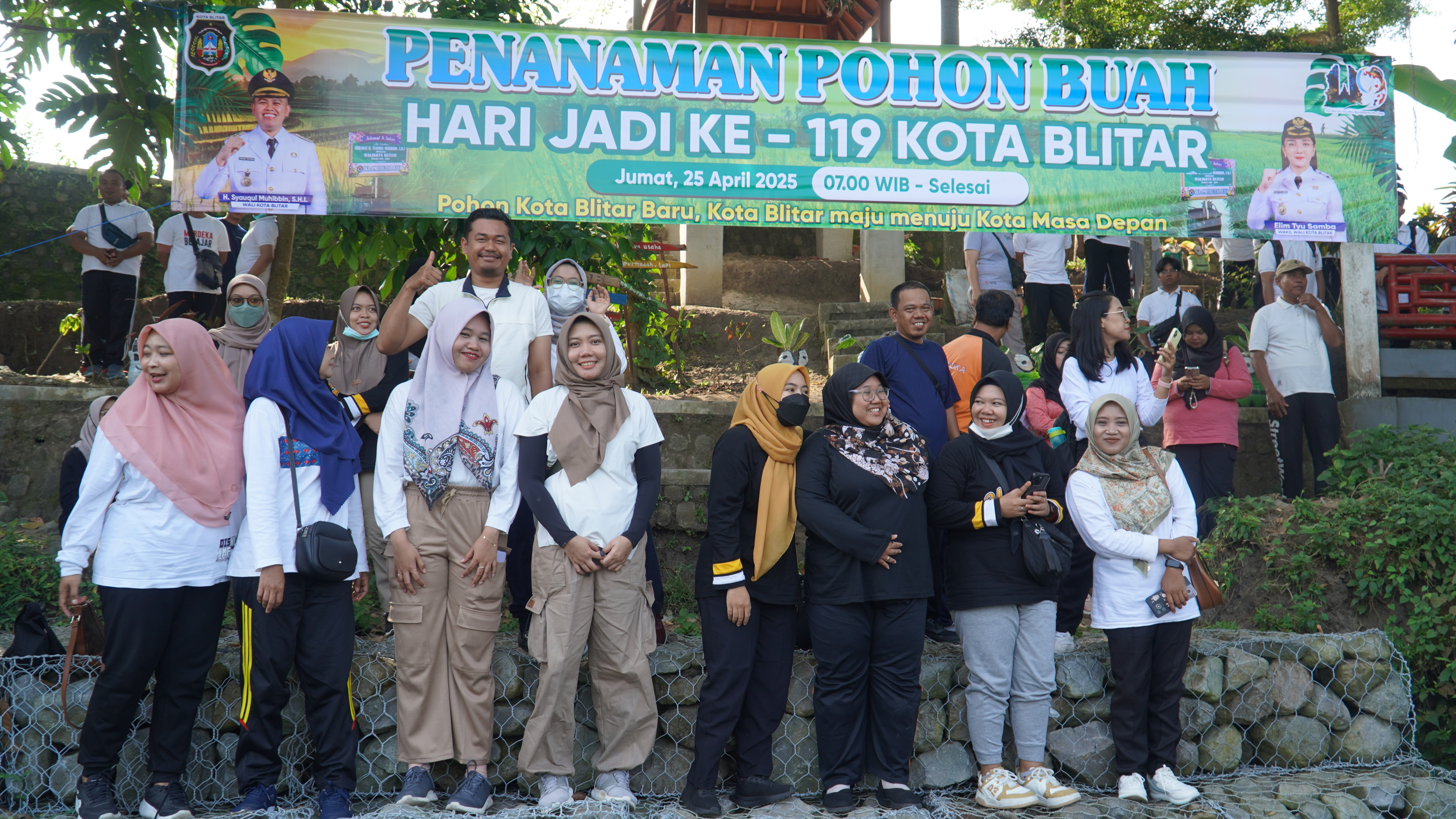 25 April 2025 - Penanaman Pohon Buah Hari Jadi Ke-119 Kota Blitar di Kali Karplos