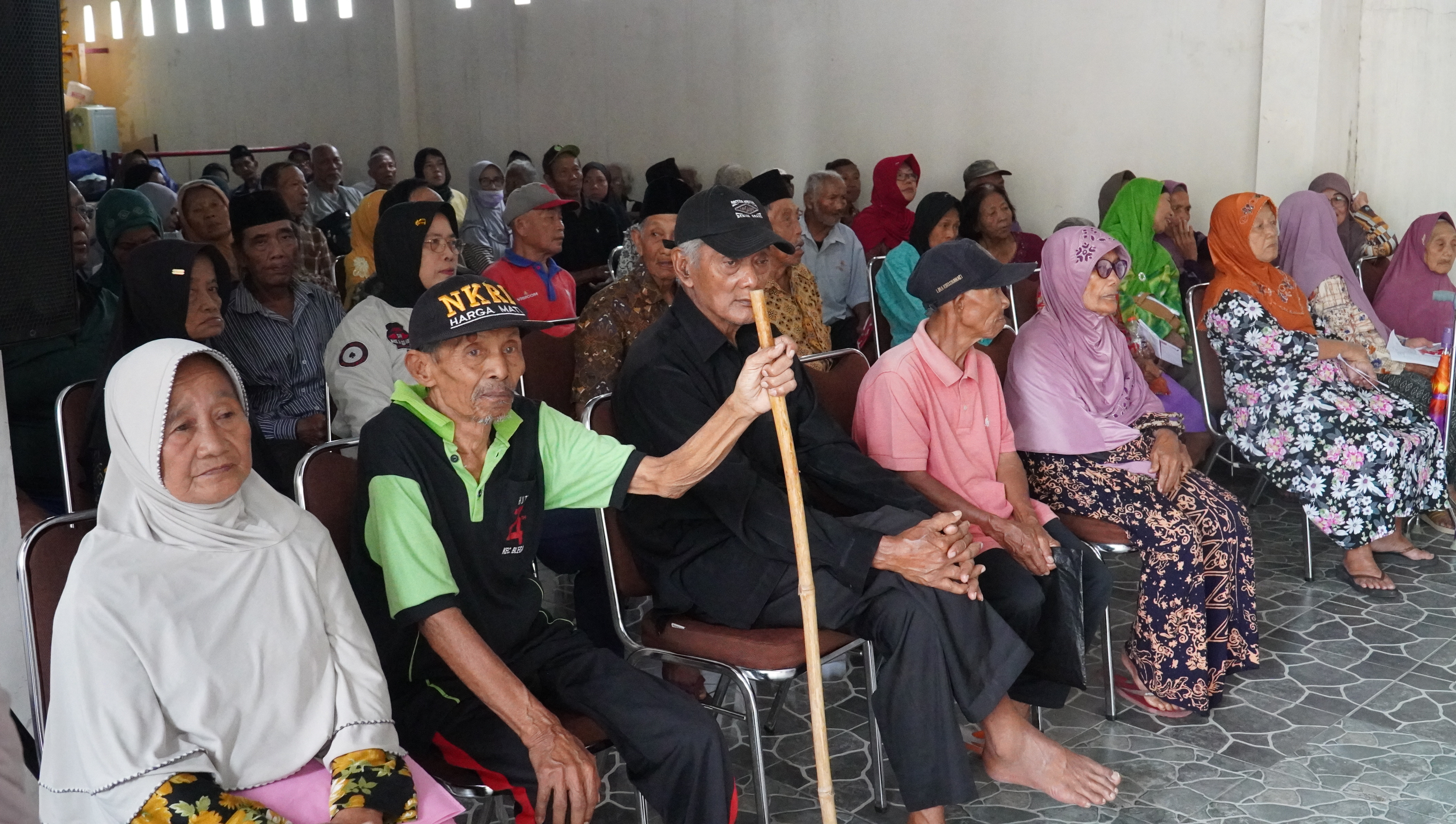 24 November 2025- Penyerahan Bansos PKH PLUS Tahap IV di Kantor Dinsos