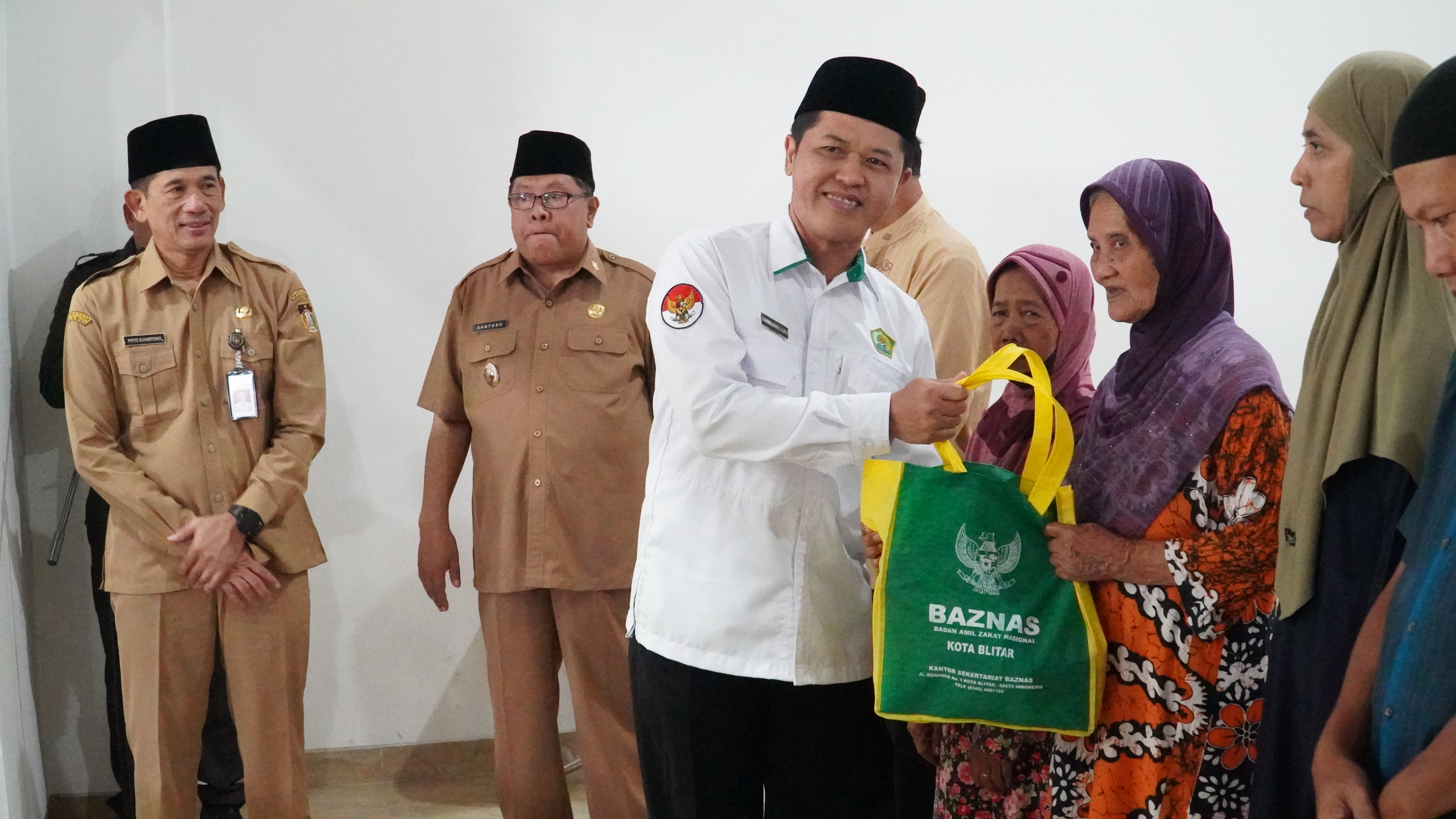 24 Desember 2024 - Khitanan Gratis dalam rangkaian SERIBU GEMILANG &amp;amp; BAZAR UMKM di Lantai 2 Terminal PATRIA