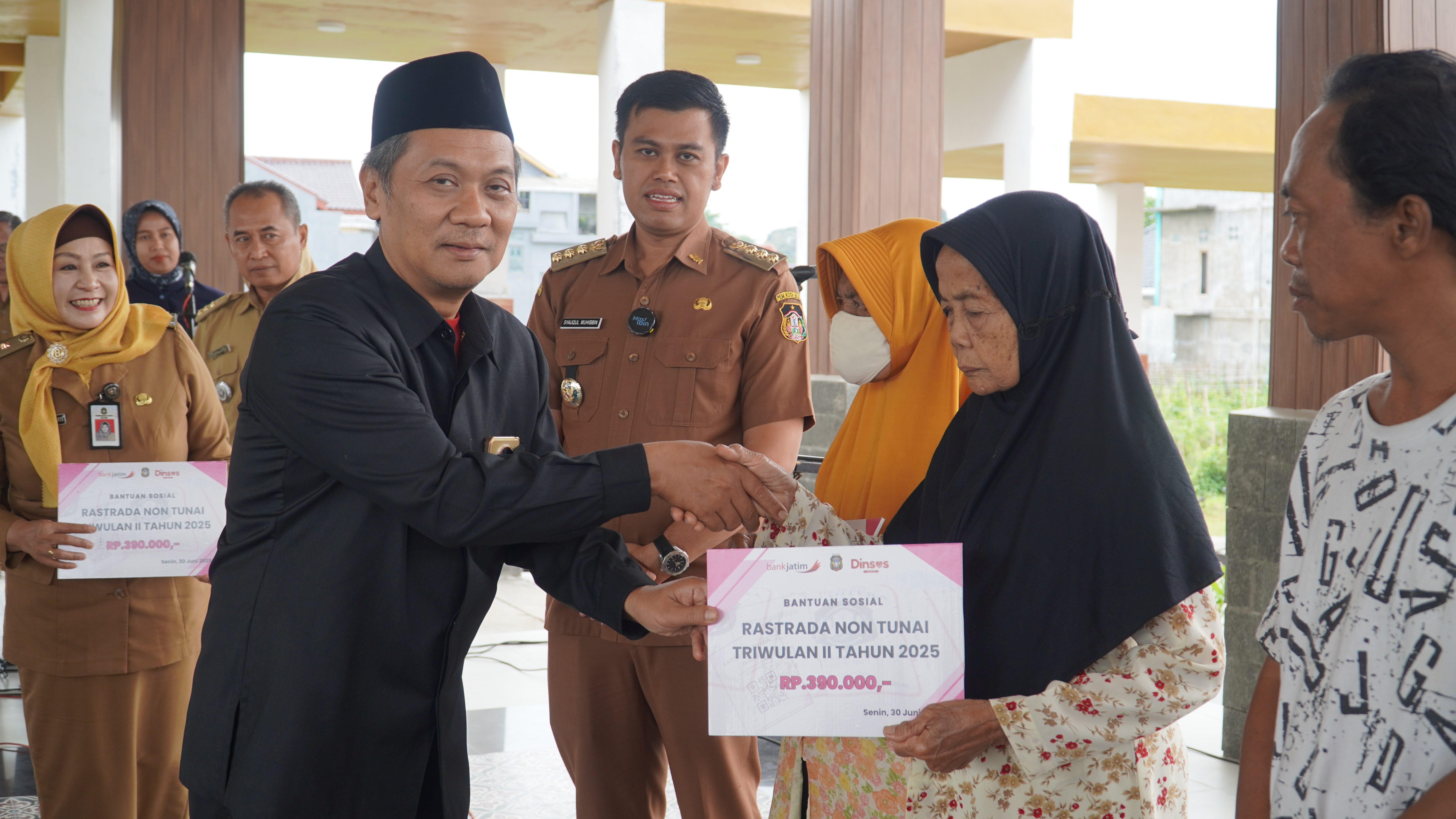 30 Juni 2025 - Penyerahan simbolis RASTRADA NON TUNAI di Kelurahan Sukorejo, Kelurahan Kepanjenlor &amp;amp; Kelurahan Bendogerit