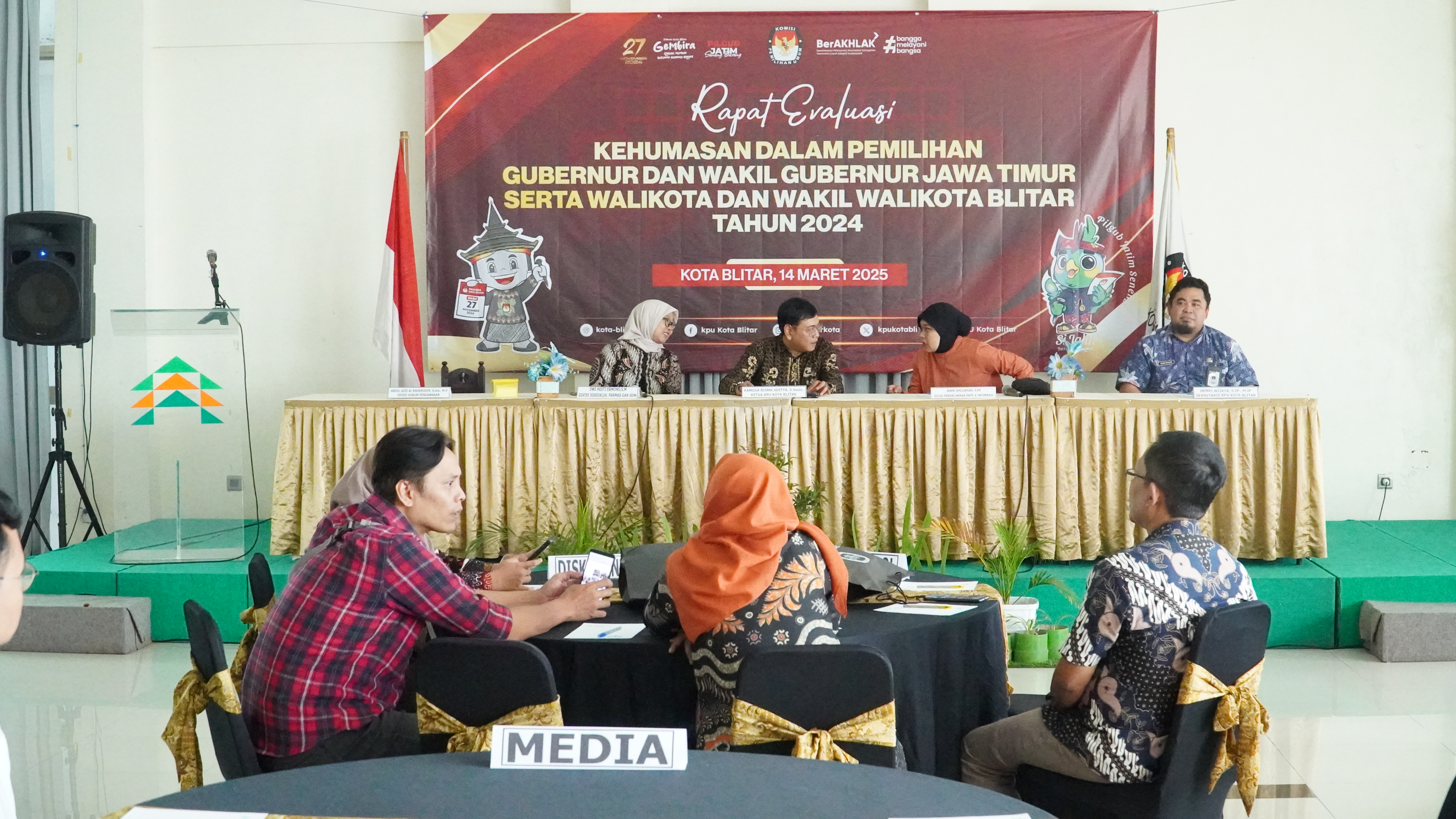 Rapat Evaluasi Kehumasan dlm Pemilihan Gub Wakil Gub walikota wakil walikota blitar thn 2024