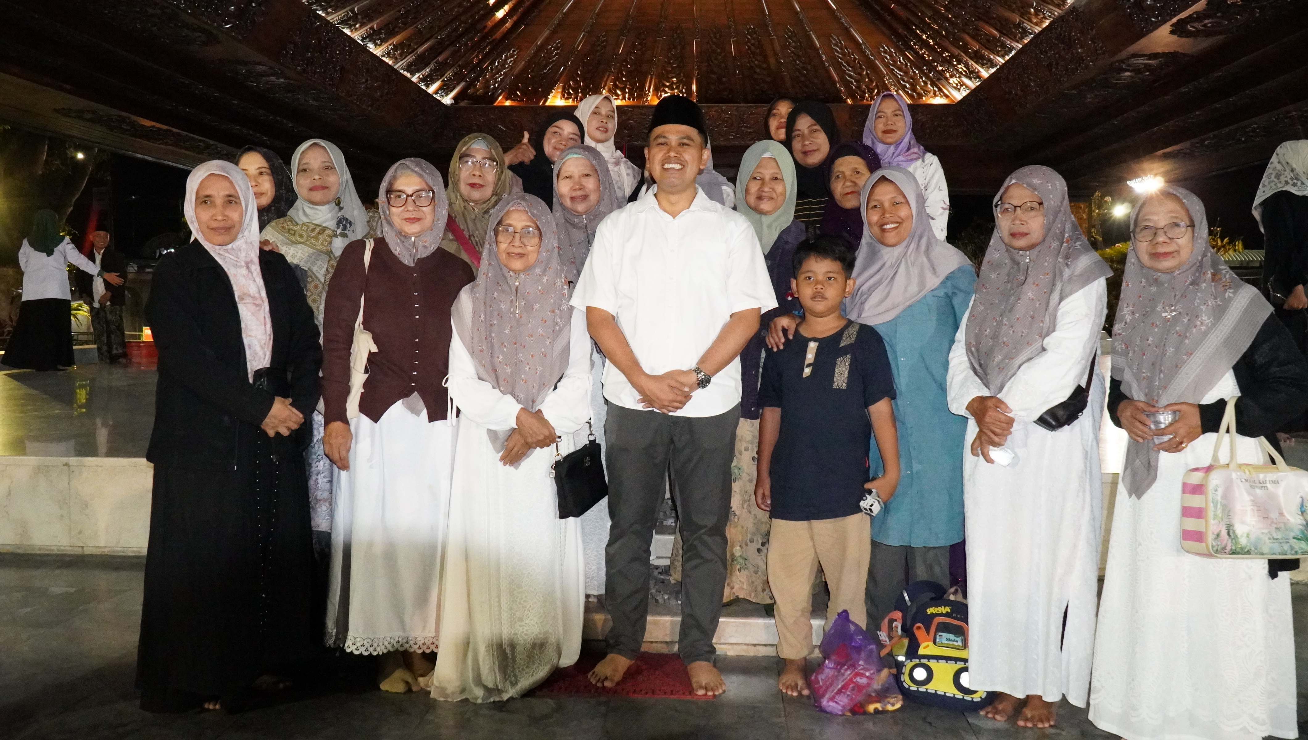 17 kamis Ziarah Makam Bung Karno Rutinan Malam Jumat