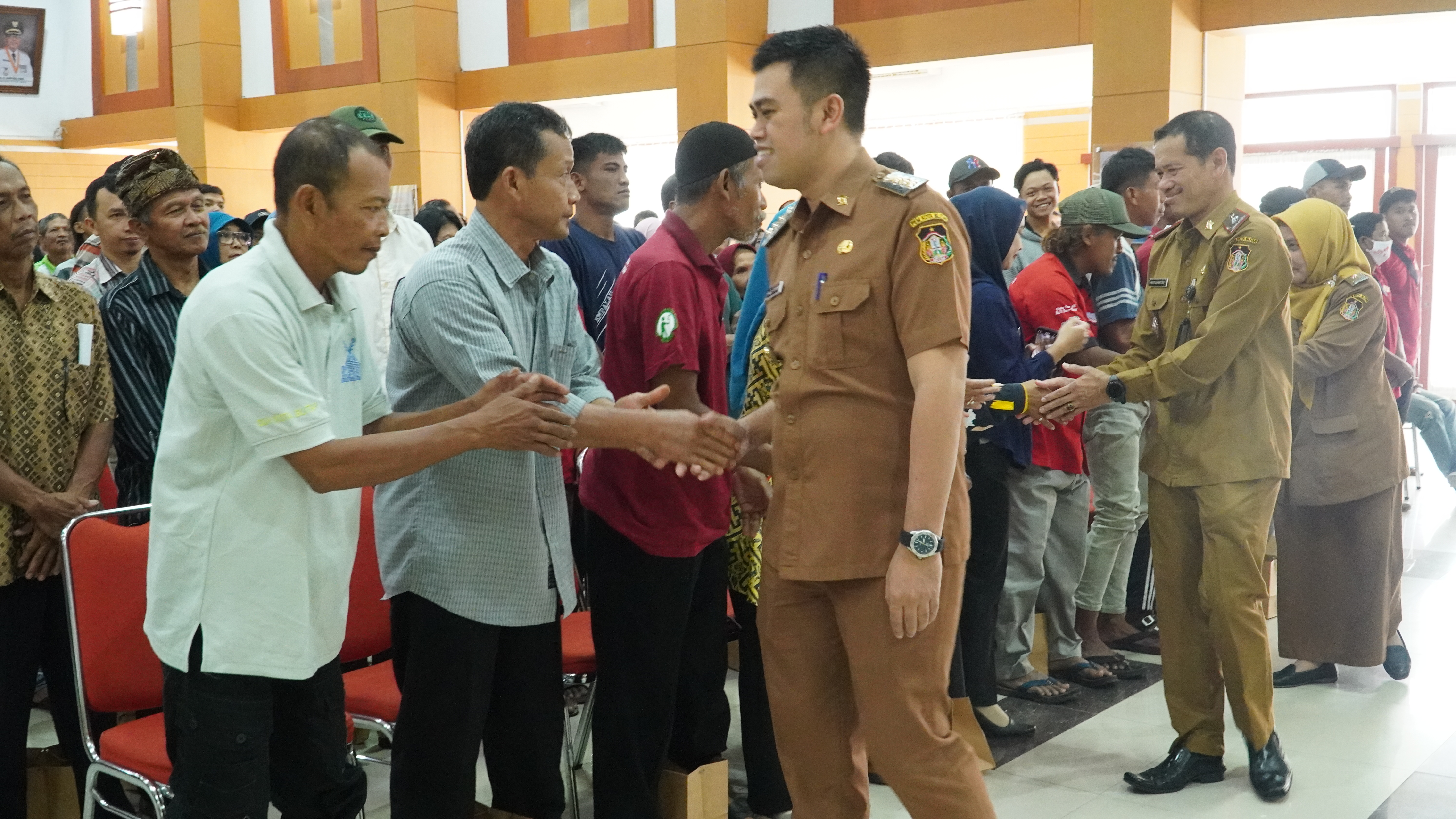 24 Maret 2025 - Penyerahan bantuan bagi Pengirit sampah, warga terdampak TPA &amp;amp; Pengurus Bank Sampah