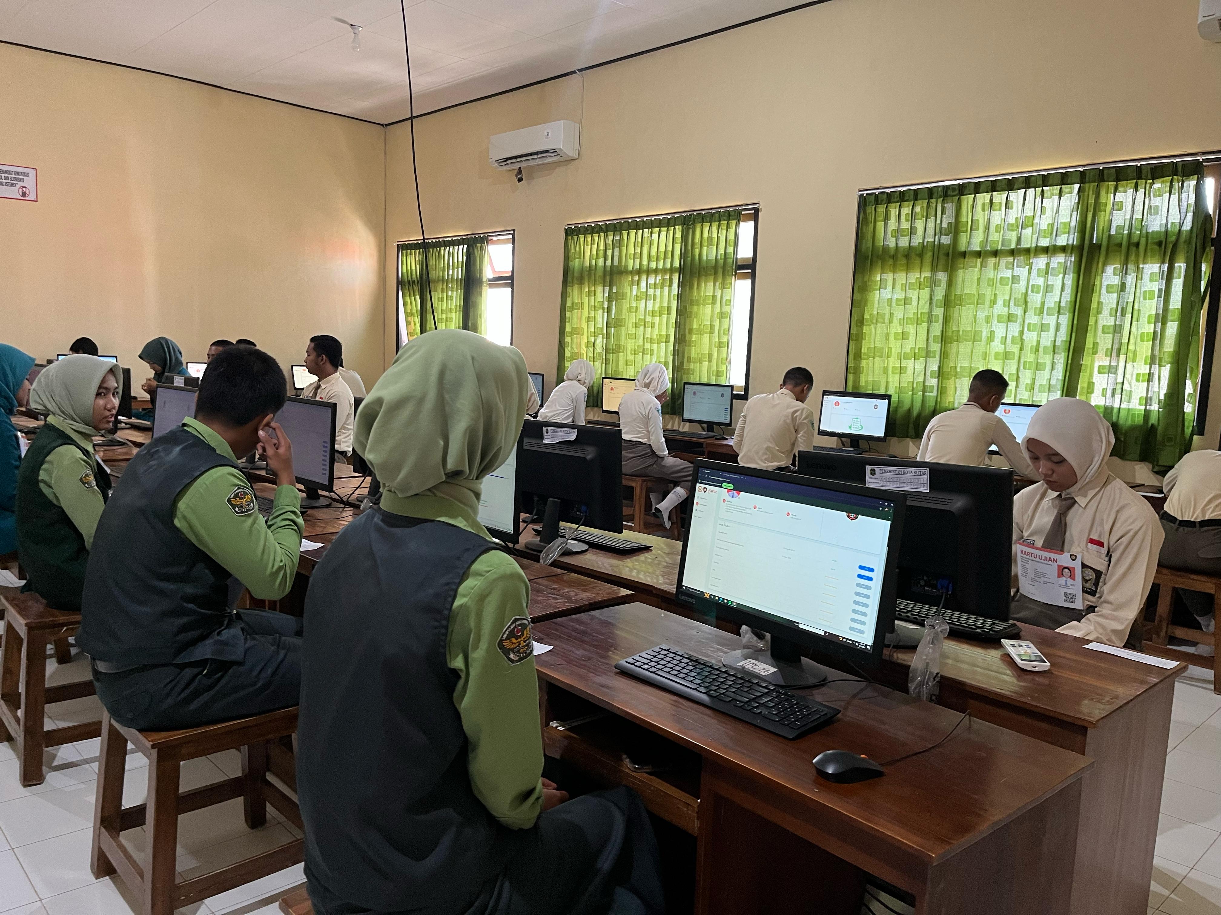 Tes TIU &amp;amp; TWK Calon PASKIBRAKA KOTA BLITAR 2025 di SMP 3 &amp;amp; SMP 7