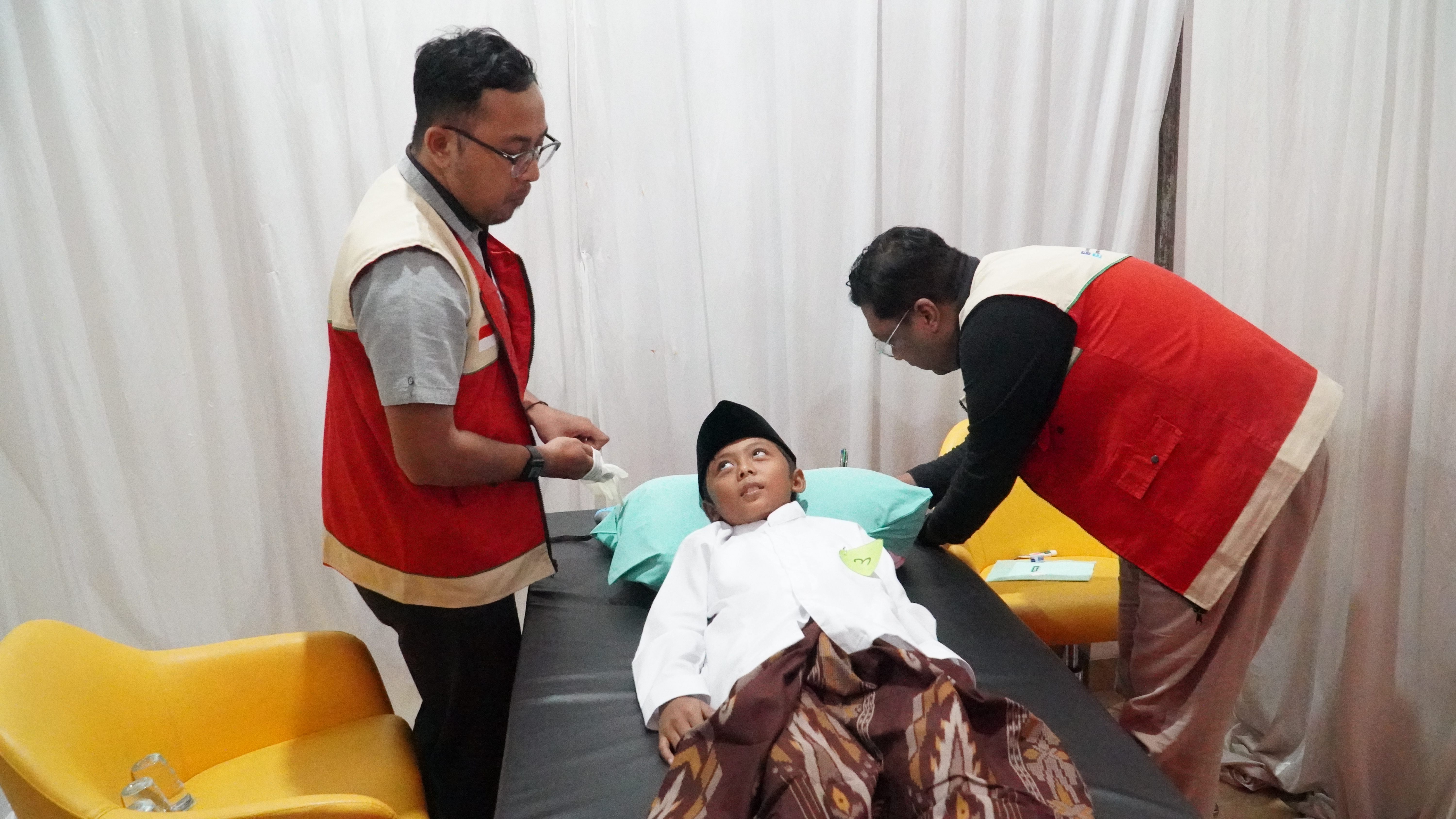 24 Desember 2024 - Khitanan Gratis dalam rangkaian SERIBU GEMILANG &amp;amp; BAZAR UMKM di Lantai 2 Terminal PATRIA