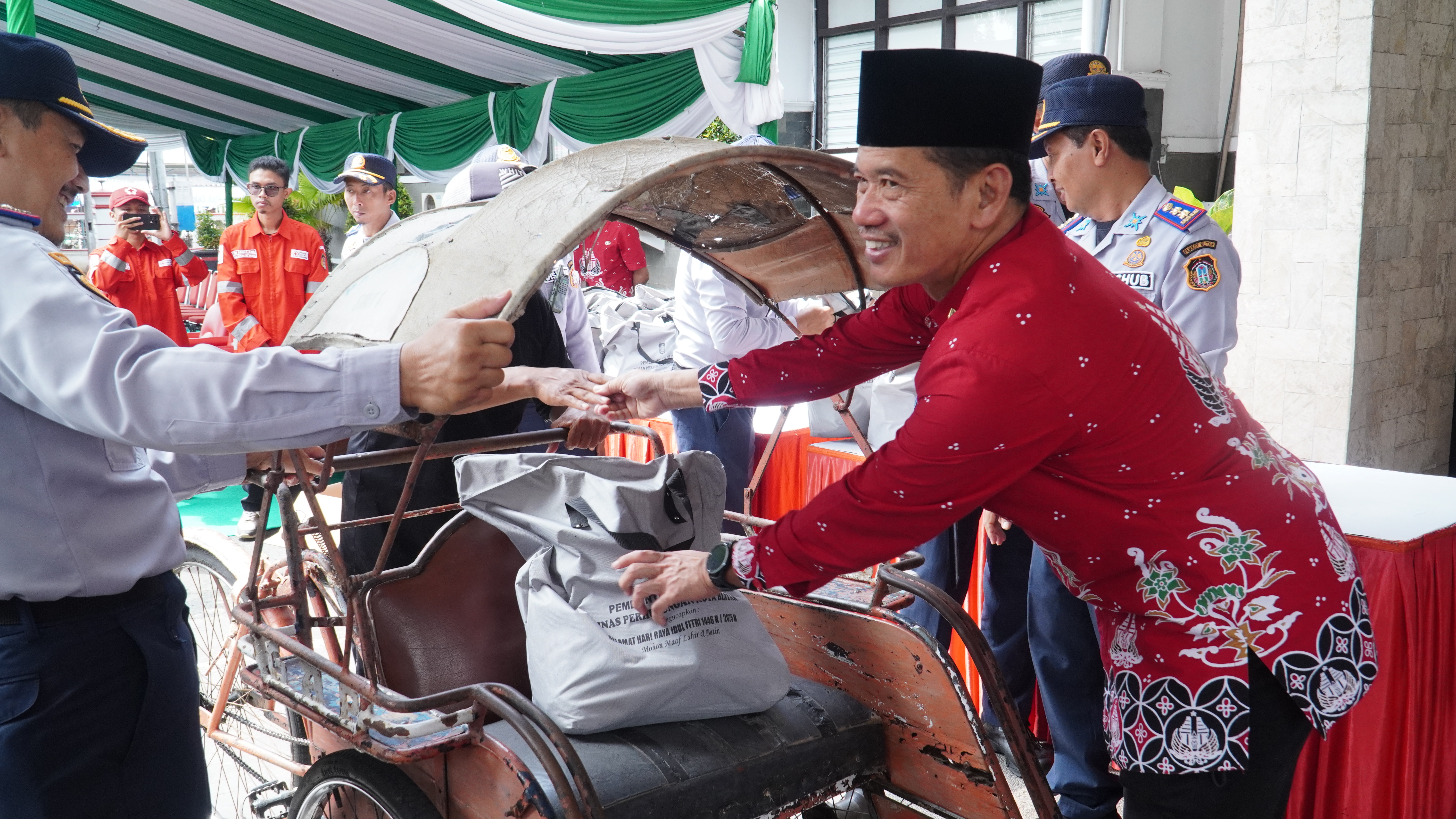 20 Maret 2025 - Penyerahan bingkisan untuk JUKIR &amp;amp; ABANG BECAK (gelombang 1)