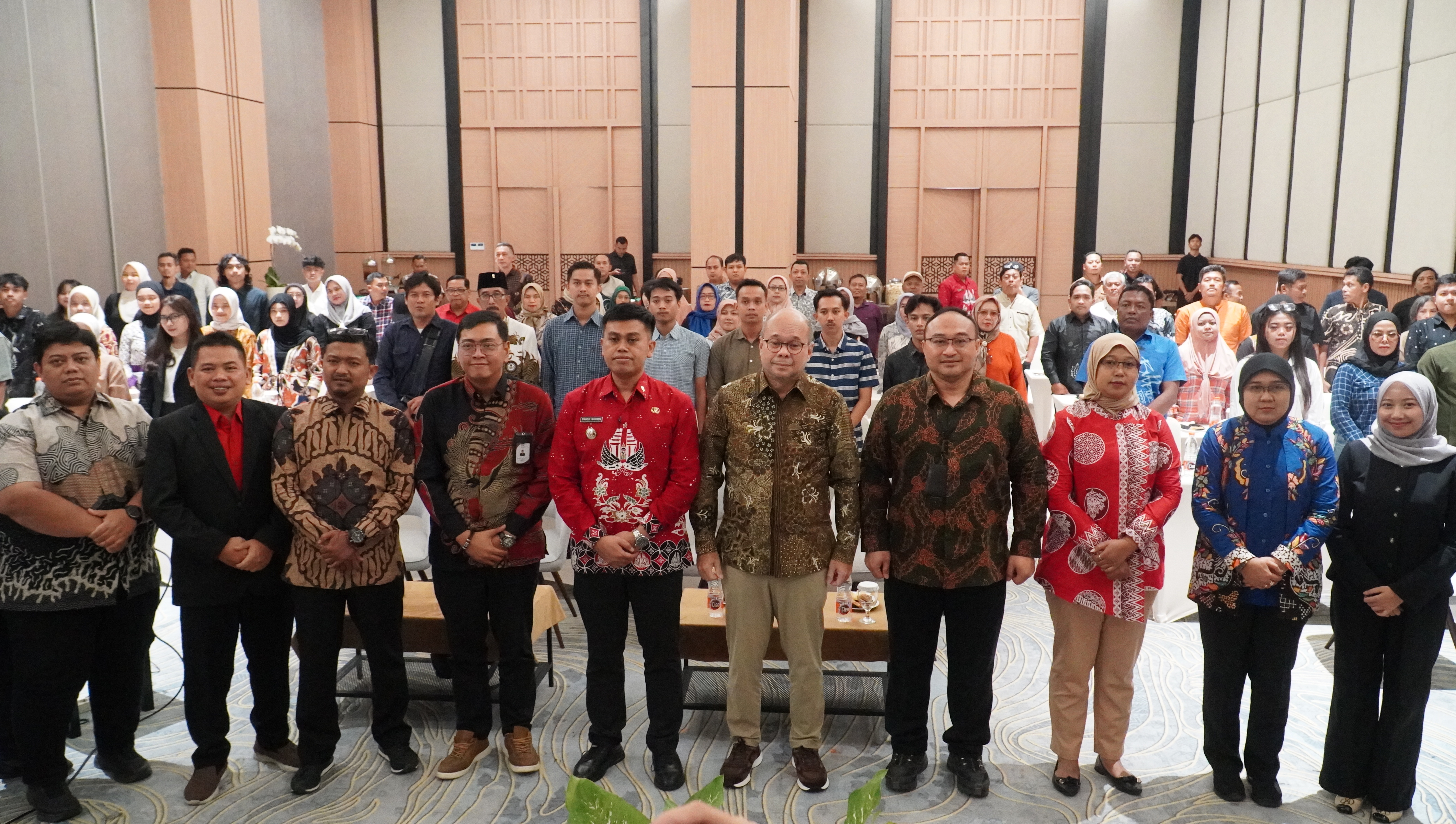 September 2025- Sosialisasi dan Pendidikan Pemilih  Berkelanjtan Tahun 2025 di Balroom Hotel Santika