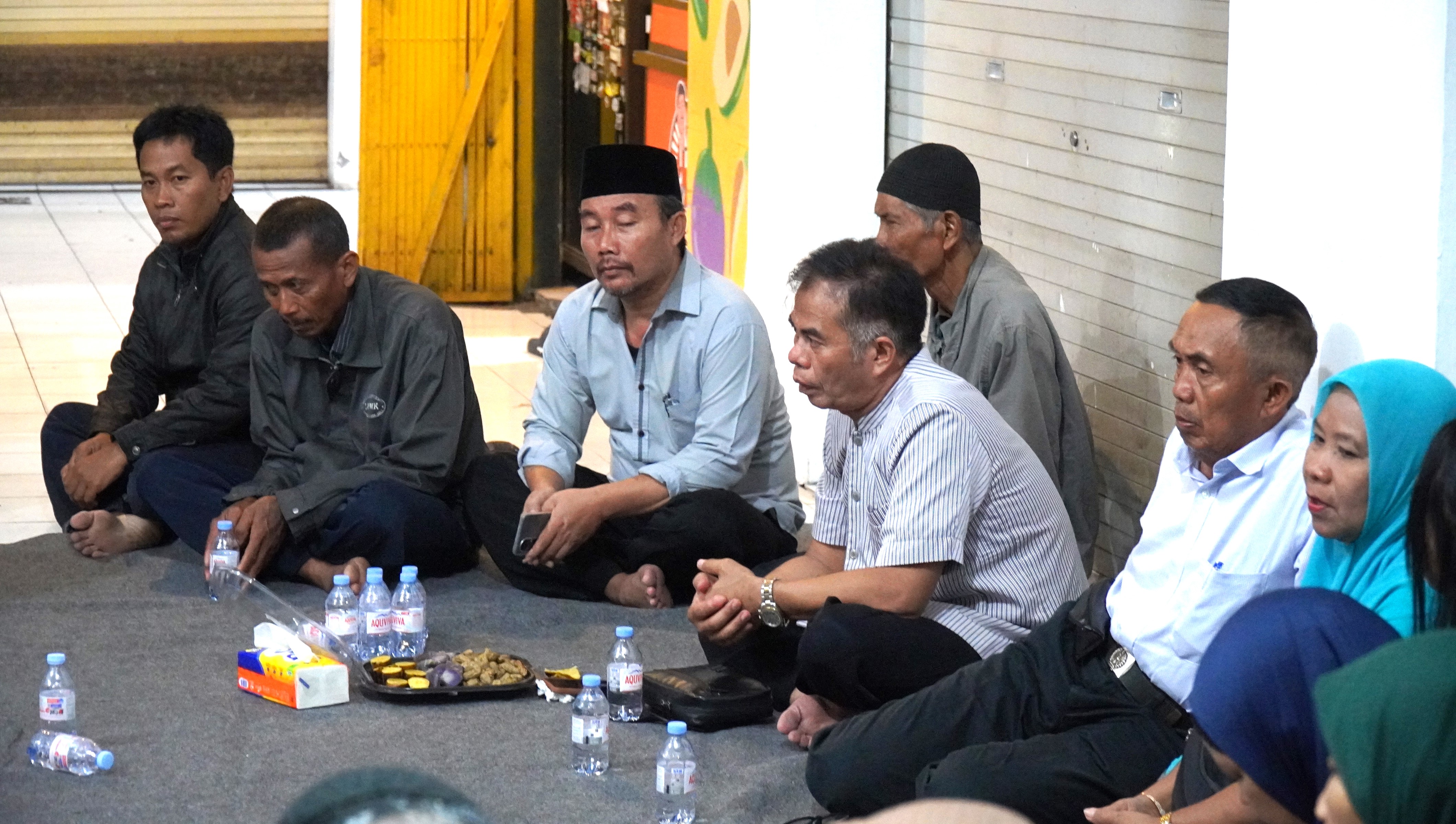 Audensi dengan Pedagang Pasar Legi di Pasar Wage