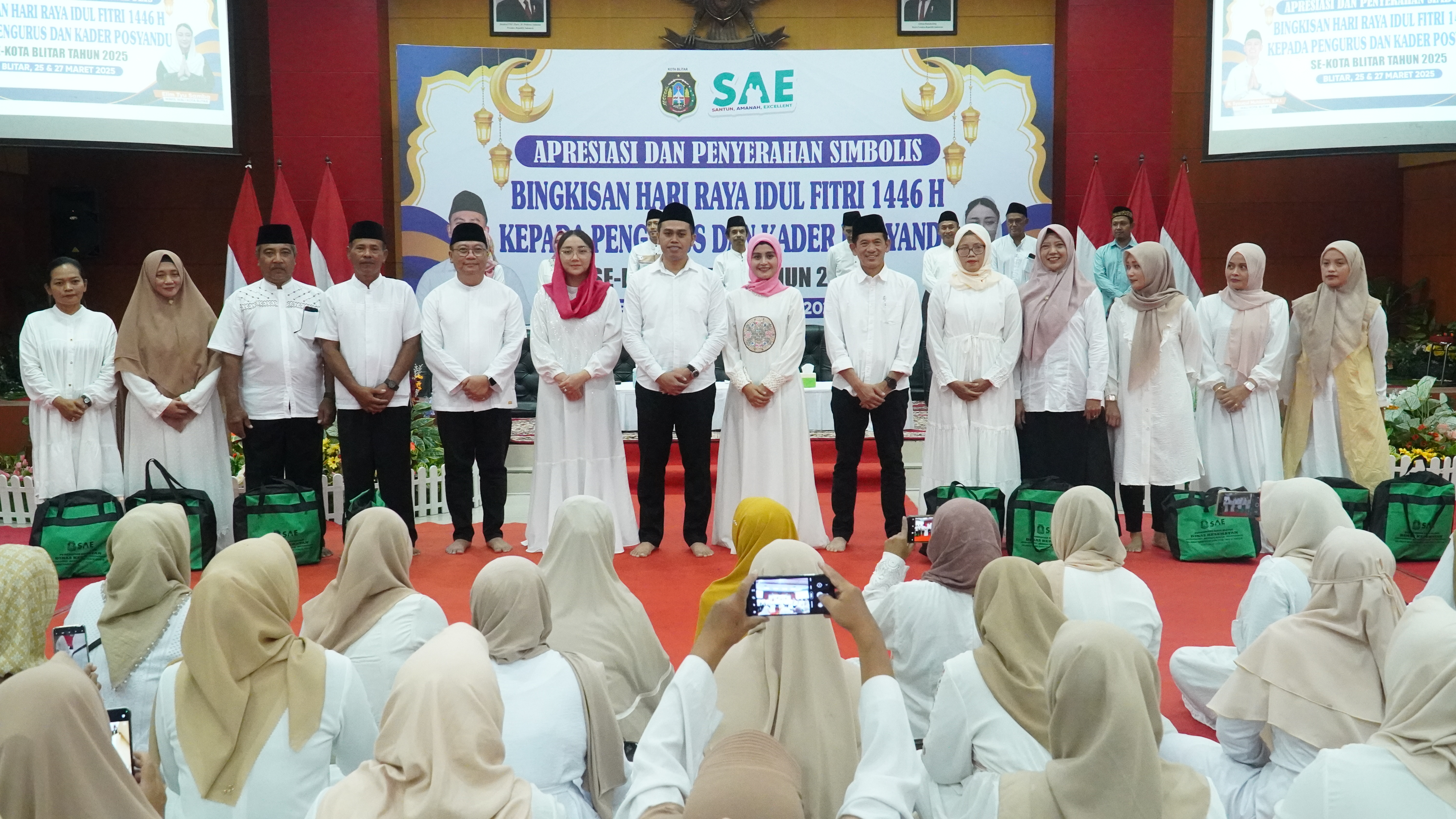 25 Maret 2025 - Penyerahan bingkisan simbolis pada Kader Posyandu se-Kota Blitar