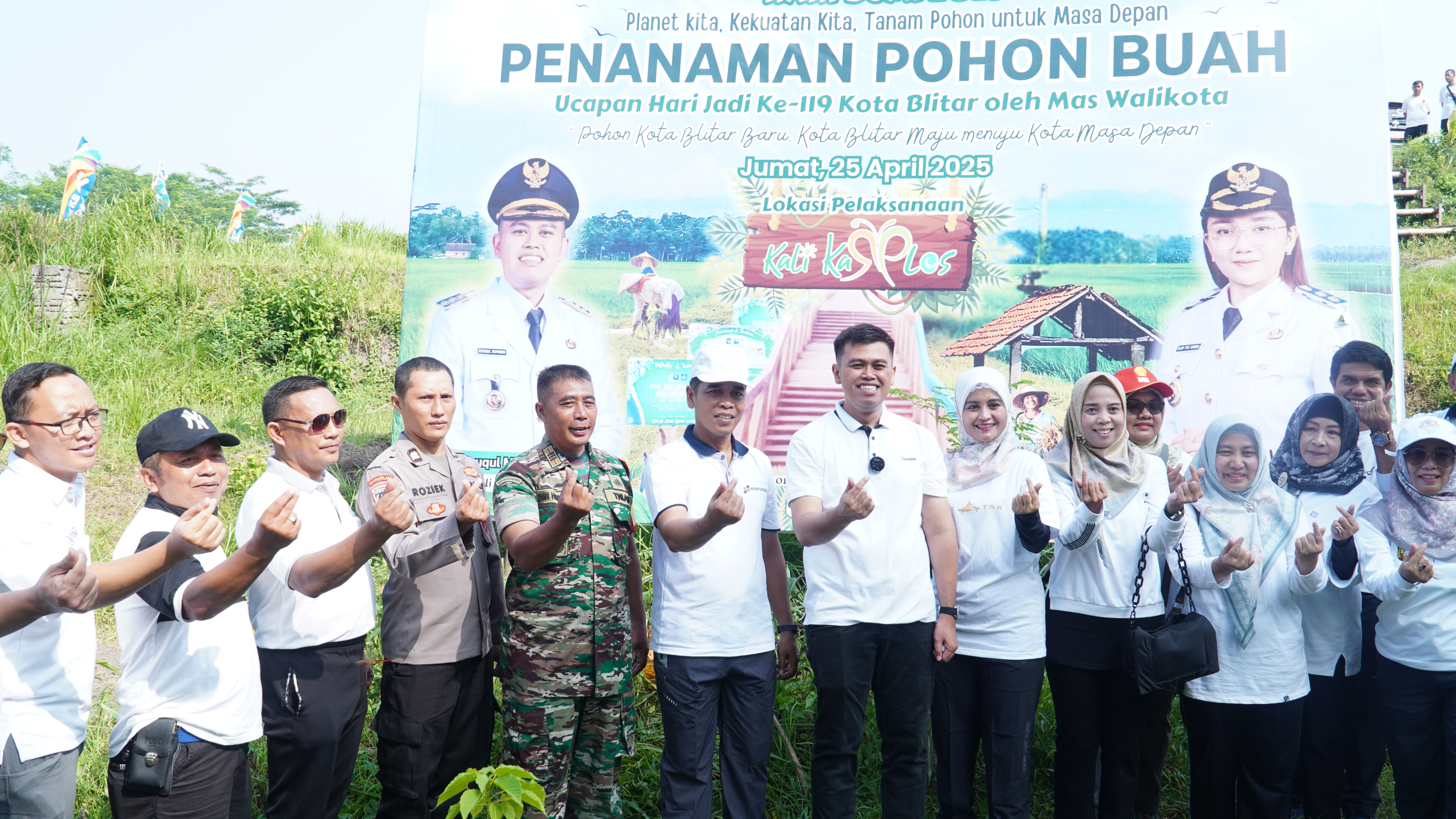 25 April 2025 - Penanaman Pohon Buah Hari Jadi Ke-119 Kota Blitar di Kali Karplos