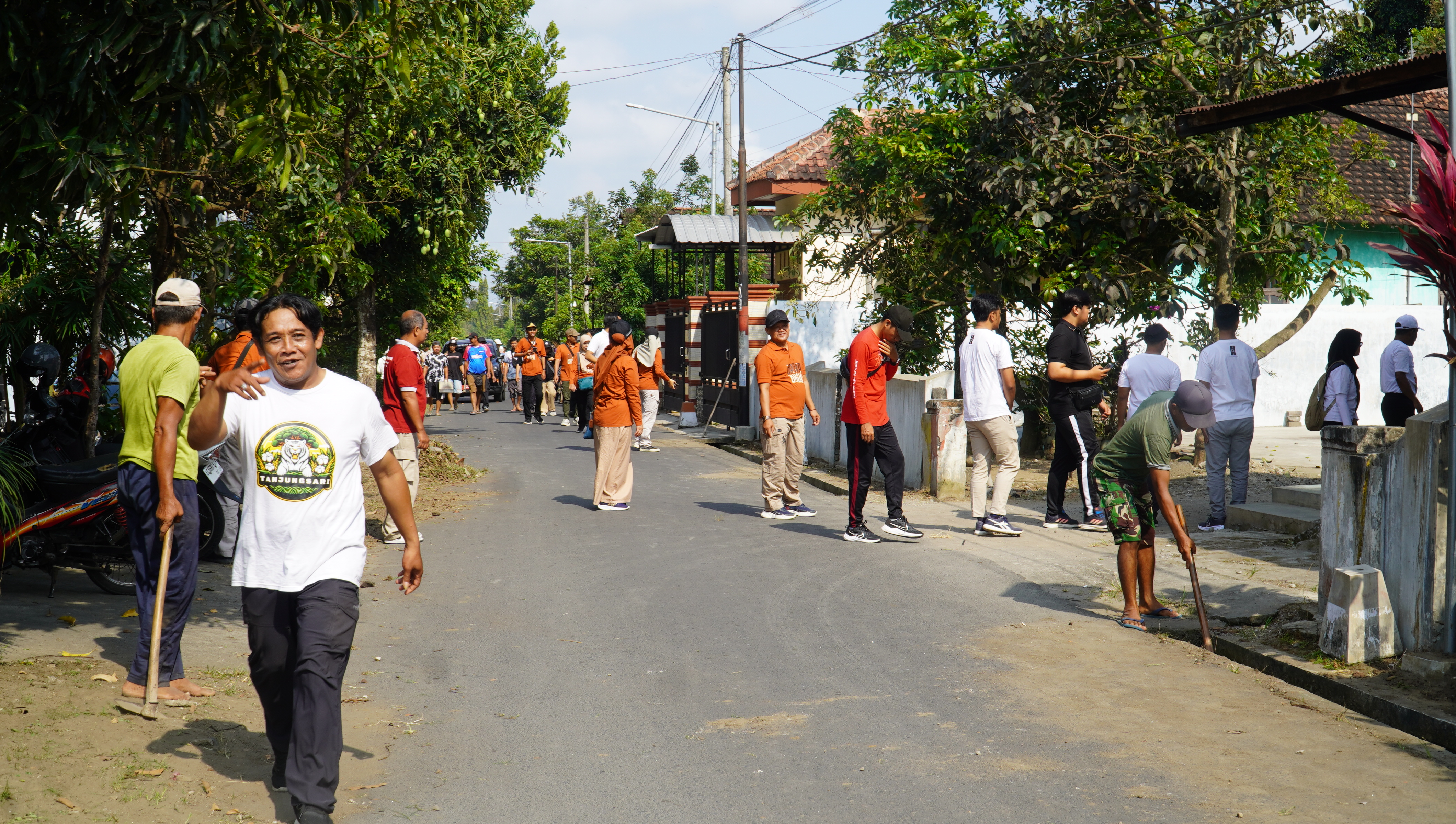 10 Oktober 2025-Sayan Pembersihan Saluran Drainase Lingkungan bersama Warga Kel.Tanjungsari di RT02 RT 03 RW 04 Lingkungan JOSENAN Tanjungsari