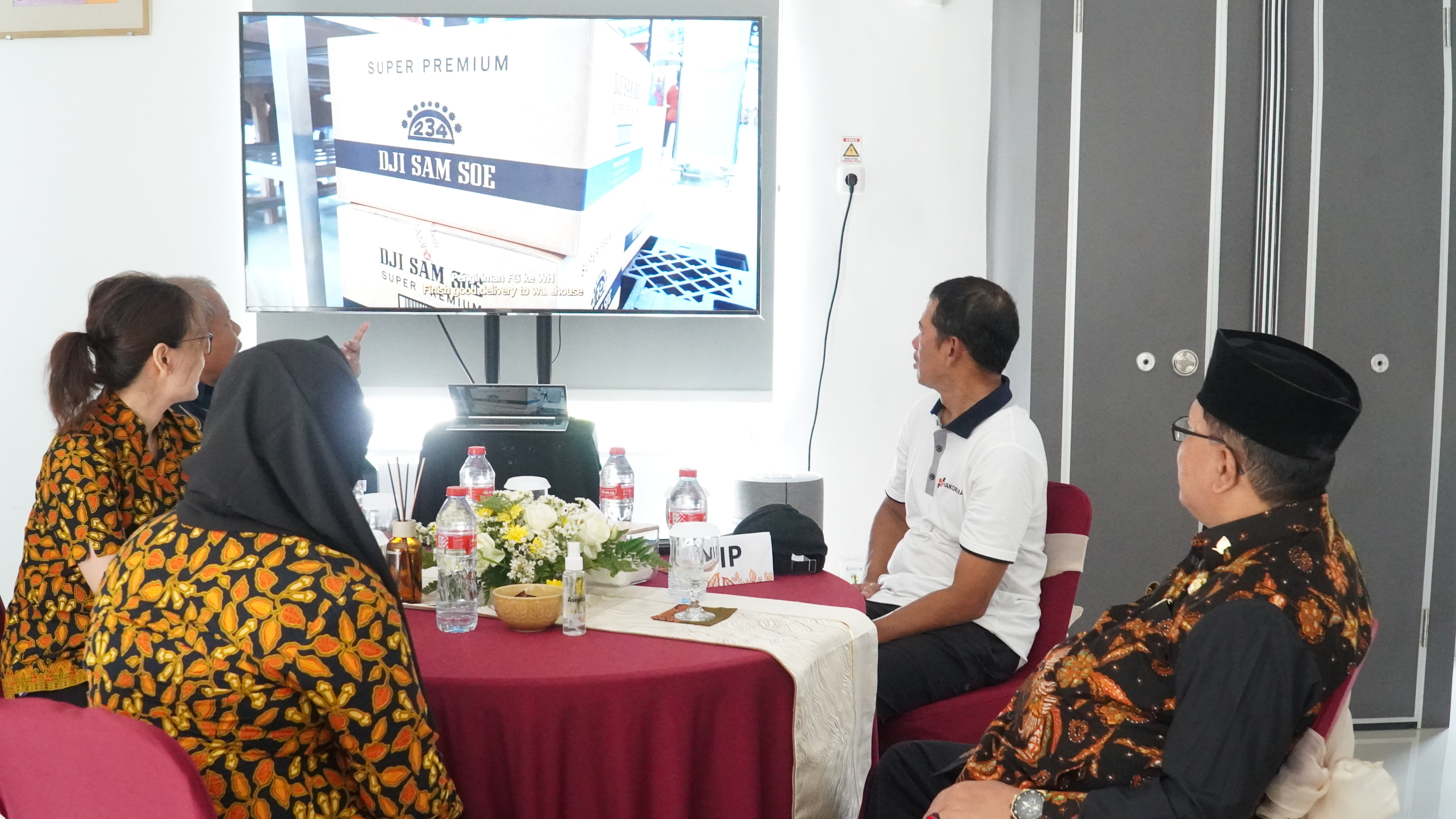 13 Desember 2024 -  Peresmian Fasilitas Produksi Kretek Tangan HM SAMPOERNA di Jl.Mojo Sawur Kel.BLITAR