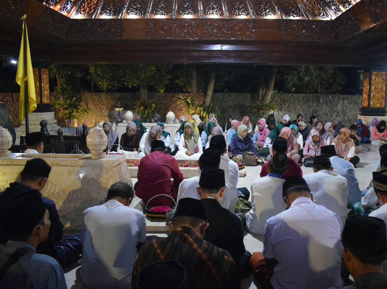17 kamis Ziarah Makam Bung Karno Rutinan Malam Jumat
