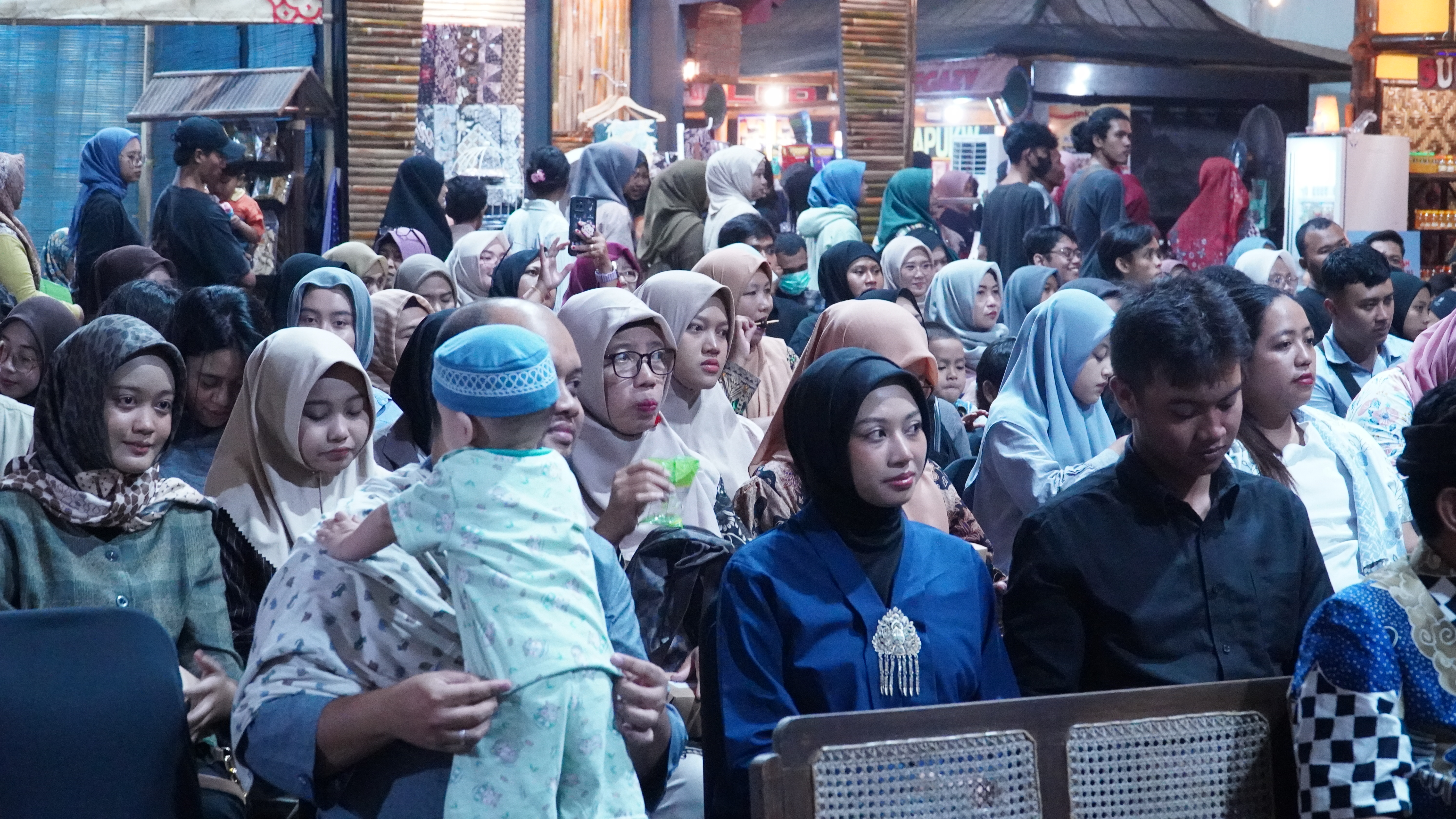 Pembukaan Talkshow BLITAR CAH PRENEUR di tenda doom area Bazar Blitar Djadoel