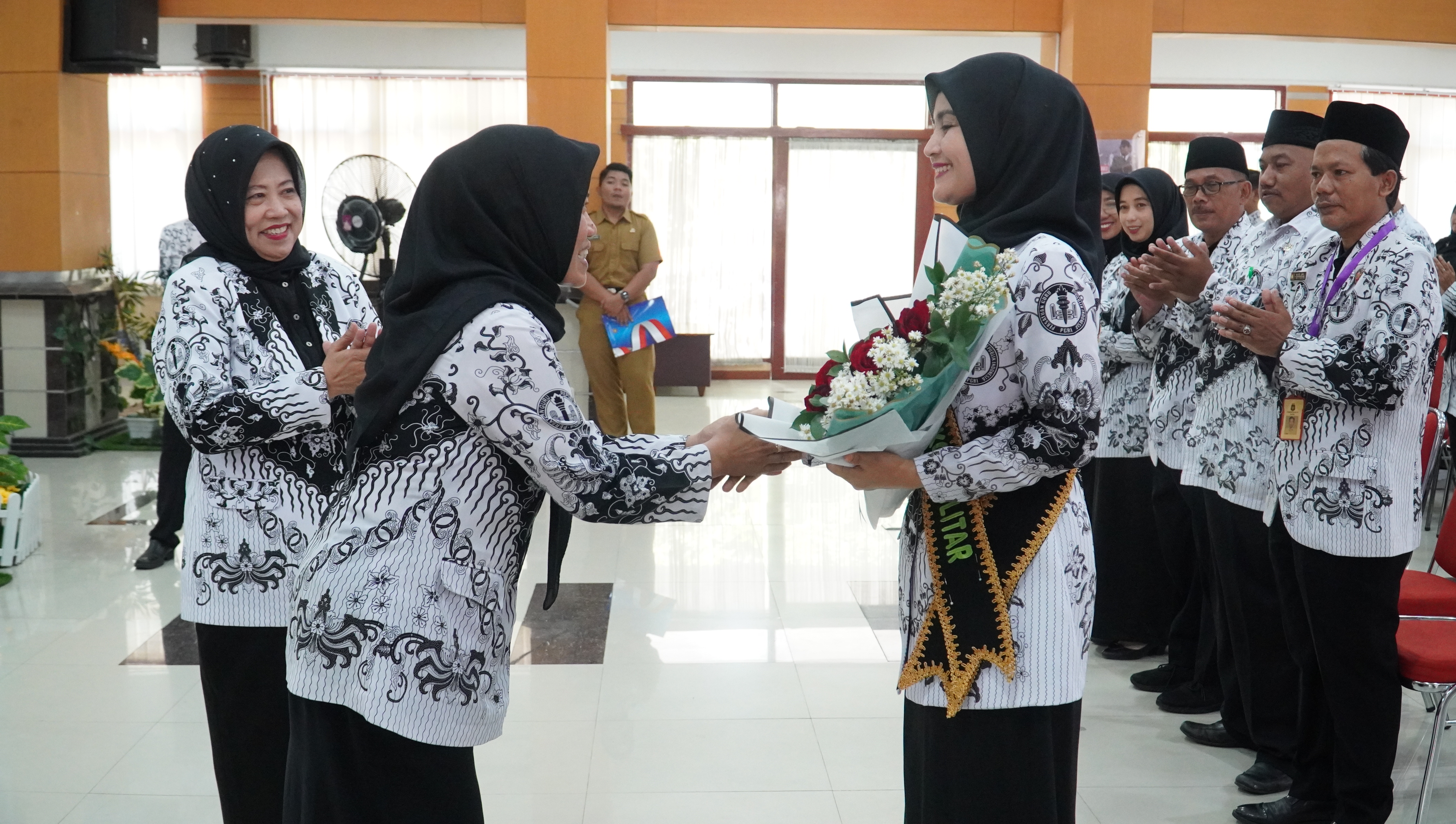 29 September 2025- Penganugerahan IBUNDA GURU KOTA BLITAR &amp;amp; PENGUKUHAN PENGURUS PGRI KOTA BLITAR  Masa Bhakti XXIII Tahun 2025-2030
