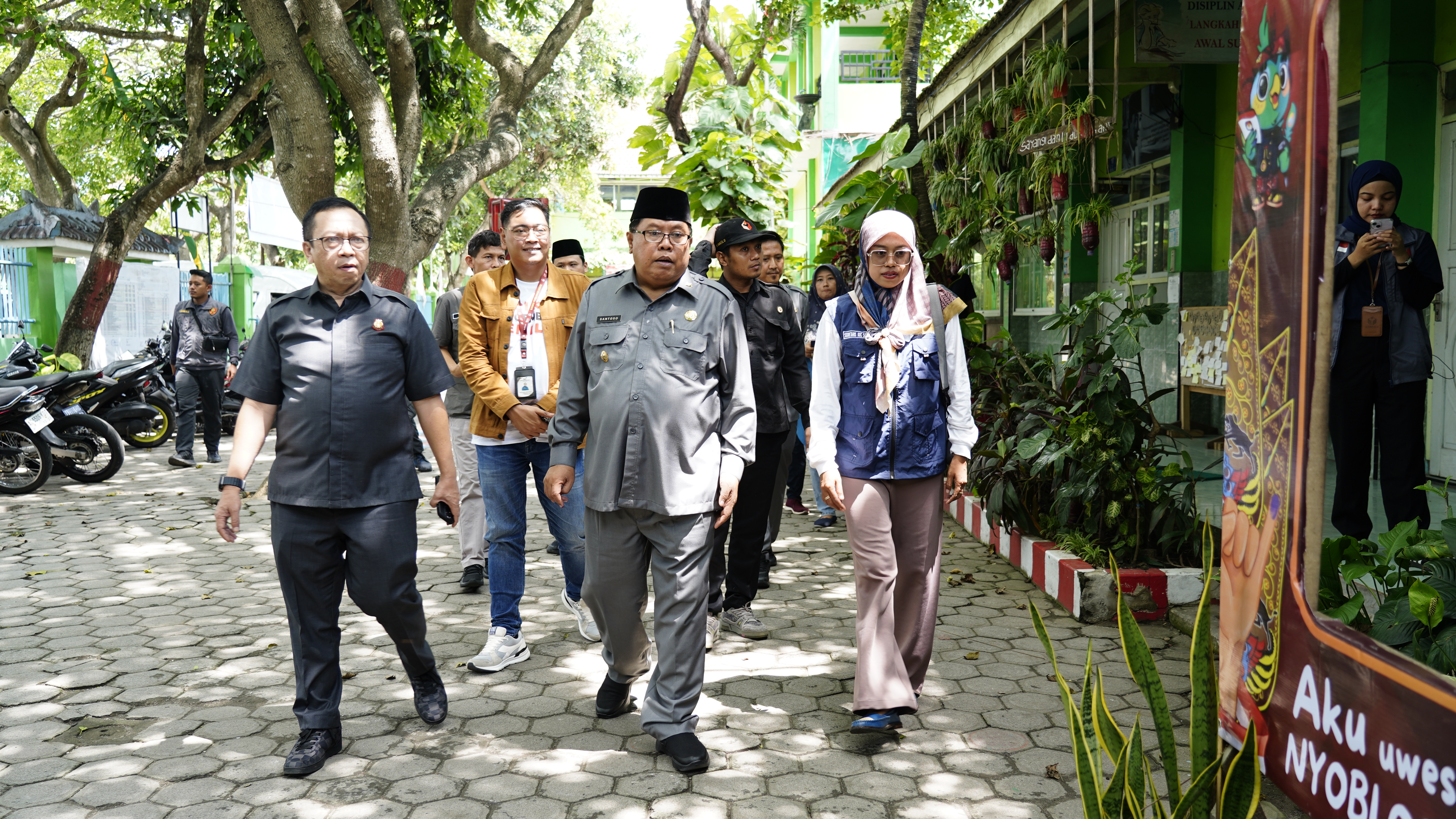 27 November 2024 -  Pak Walikota Yoblos di TPS 5 Kel.Kauman