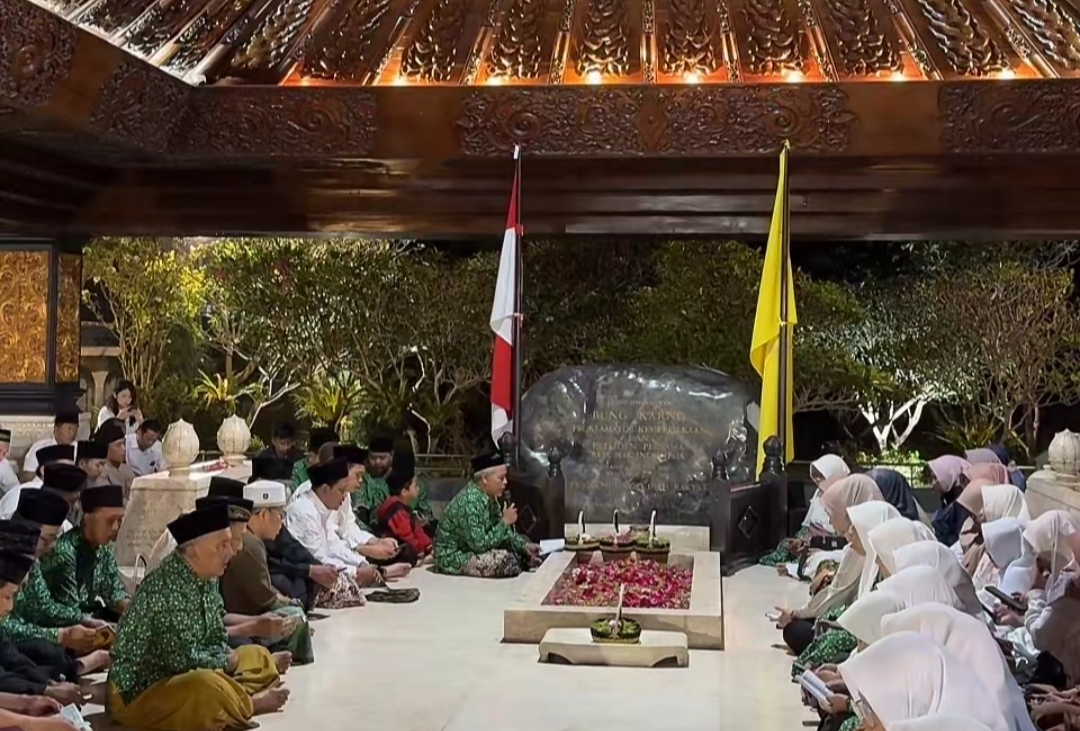 Ziarah Makam Bung Karno-Rutinan Malam Jum'a