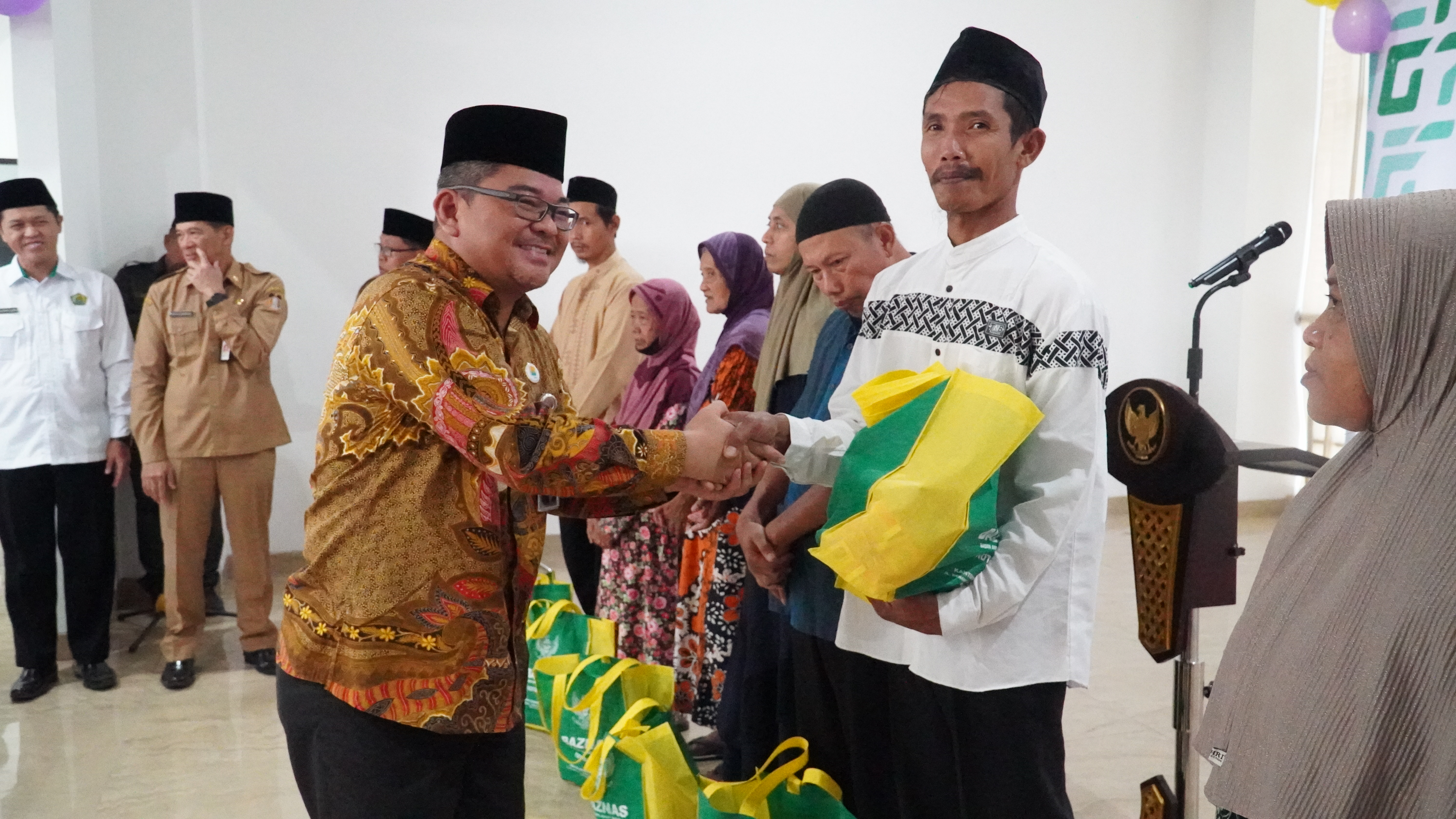 24 Desember 2024 - Khitanan Gratis dalam rangkaian SERIBU GEMILANG &amp;amp; BAZAR UMKM di Lantai 2 Terminal PATRIA