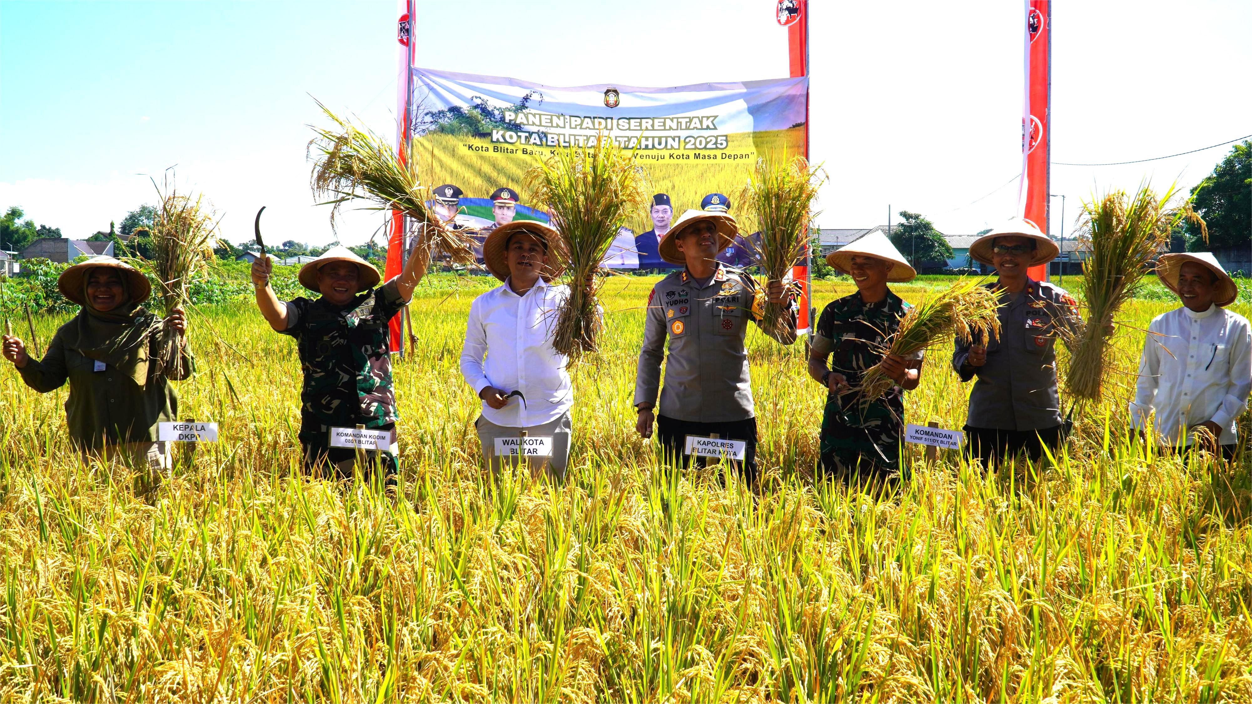 7 April 2025 - Zoom Meeting PANEN RAYA PADI SERENTAK di 14 PROVINSI di Indonesia bersama PRESIDEN RI di area persawahan  Jl.Karimata Kel.Sananwetan