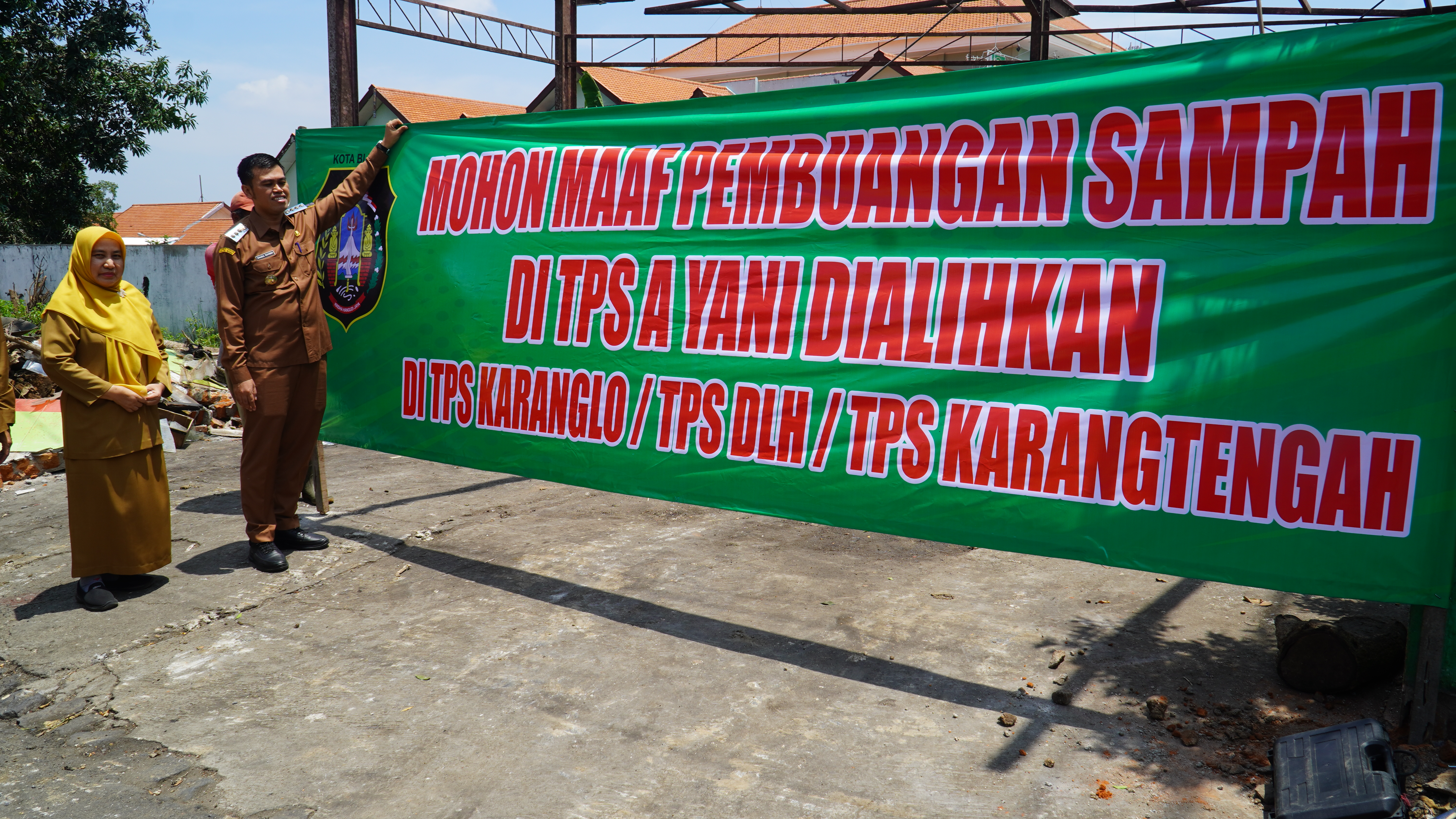 25 Maret 2025 - Pembongkaran TPS di Jl.A.Yani (depan Kantor PUPR)