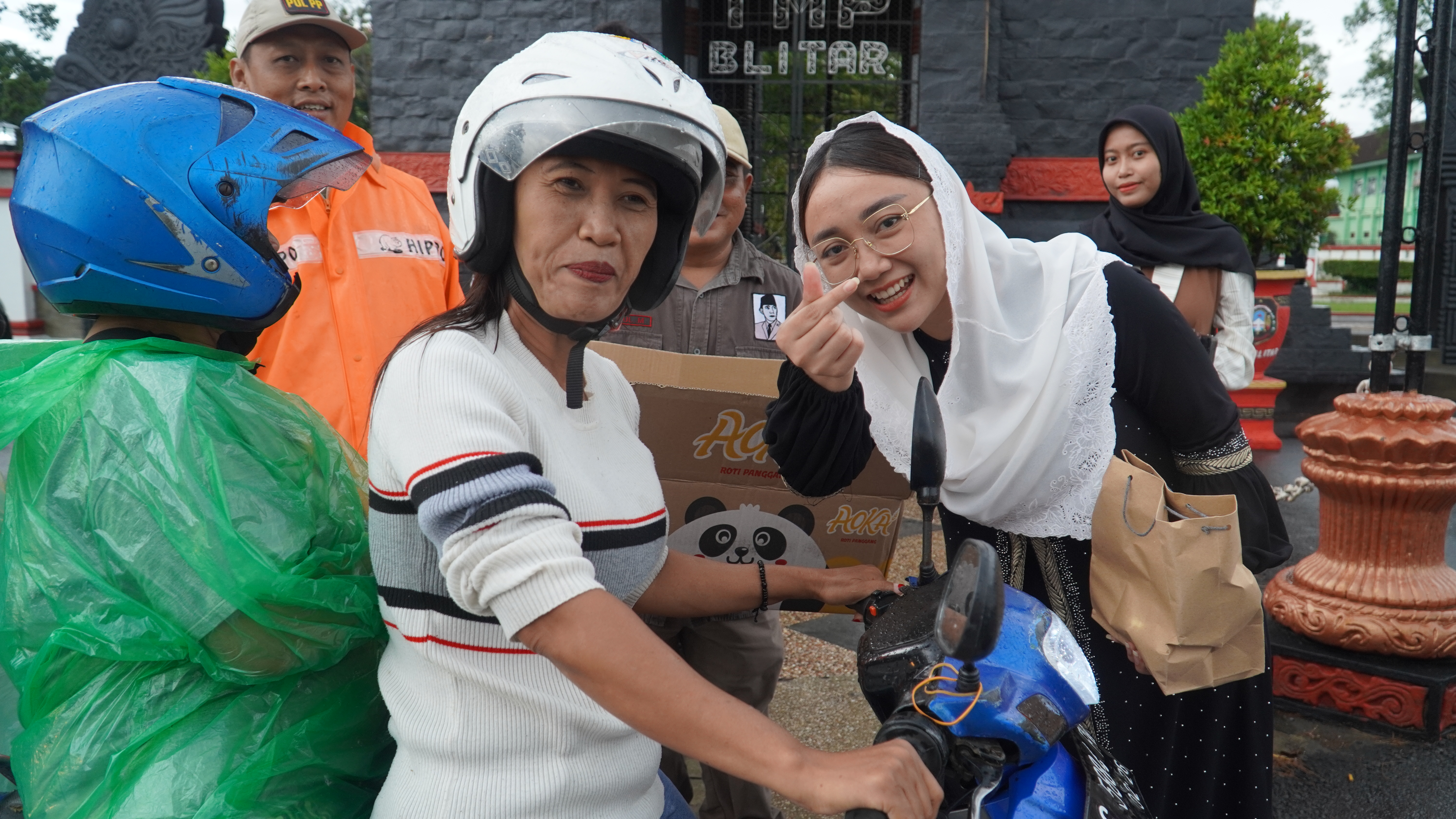16 Maret 2025 - Pembagian Takjil bersama Komunitas RX KING Jatim Blitar di depan TMP R WIJAYA