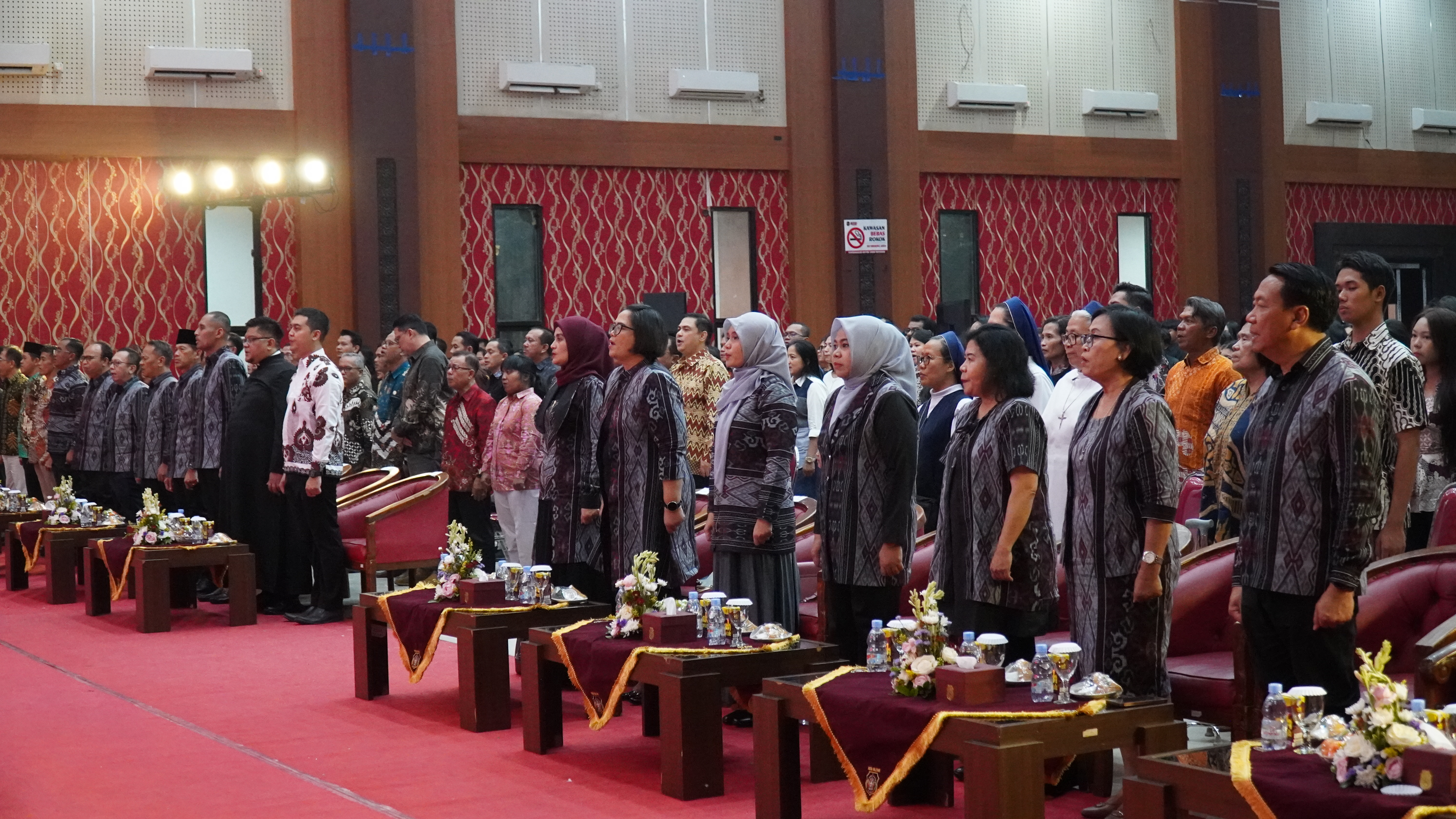 Perayaan NATAL ASN,TNI,POLRI,Tenaga Pendidik,PTT &amp;amp; Umat Kristiani se-Kota Blitar