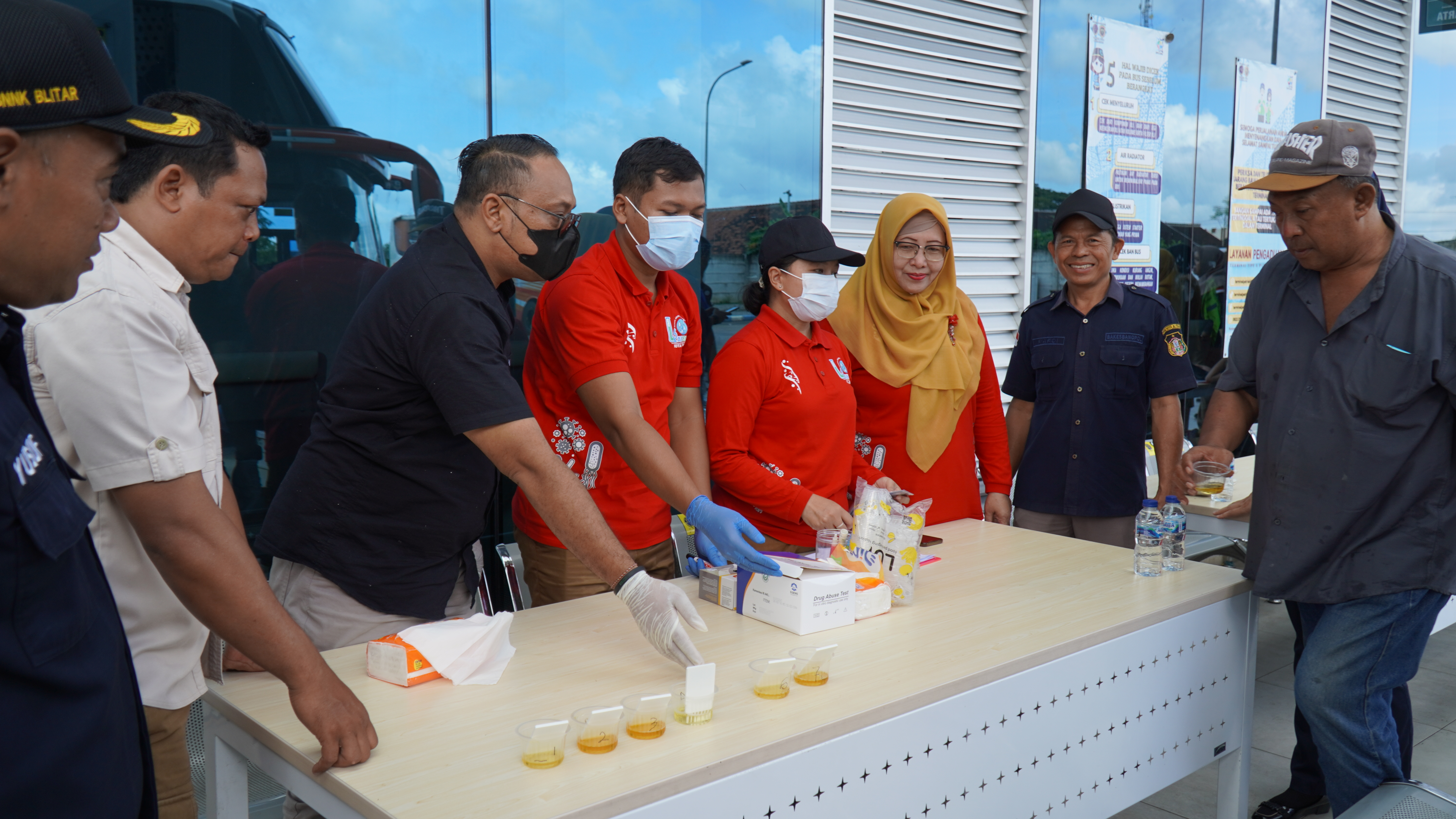 23 Desember 2025- Uji Urine Awak Kendaraan Angkutan Umum di Terminal Tipe A Patria Kota Blitar