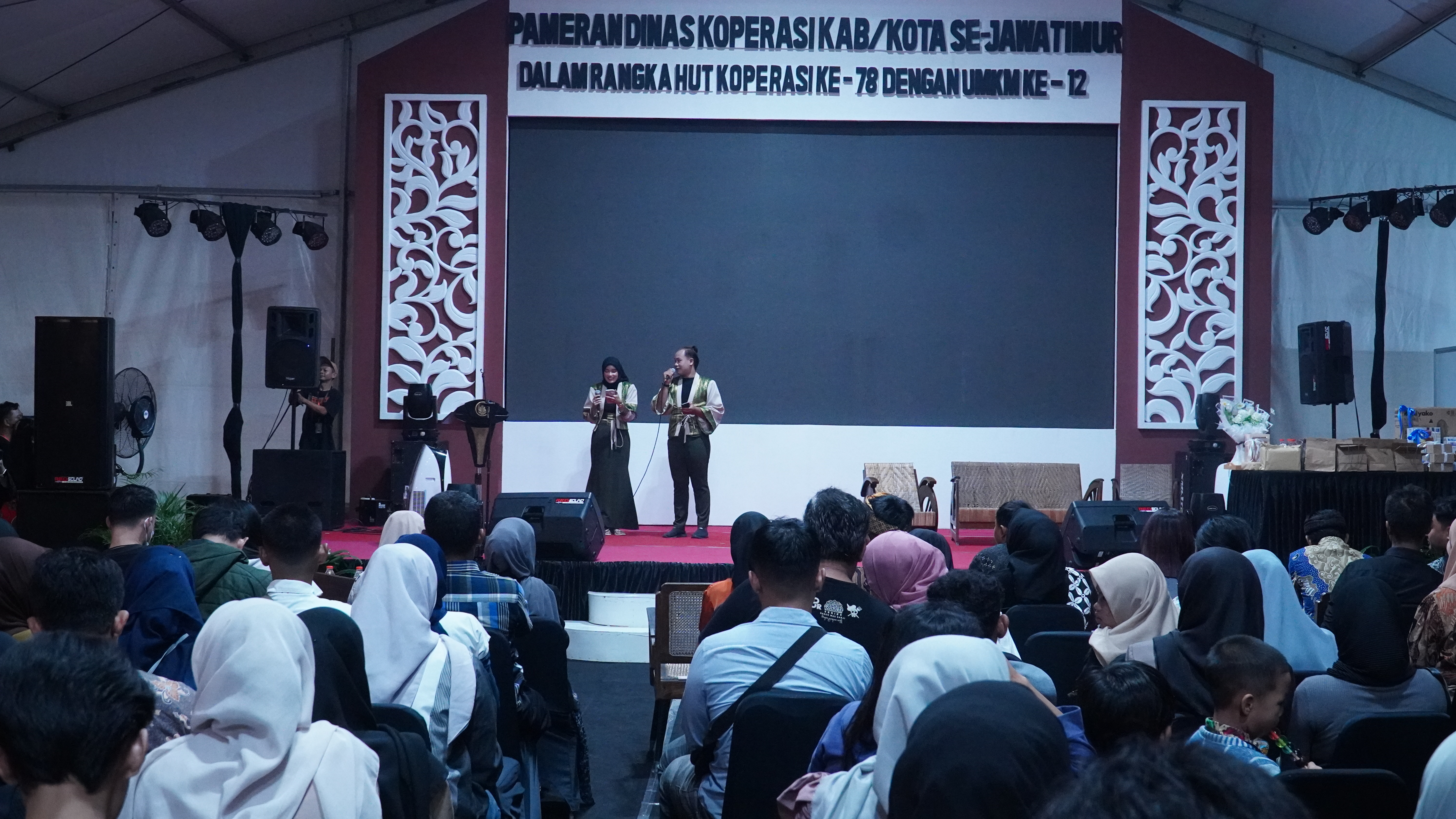 Pembukaan Talkshow BLITAR CAH PRENEUR di tenda doom area Bazar Blitar Djadoel